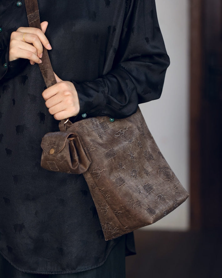 双姊妹: A Chinese Designer’s Vision for Mud Silk Bags