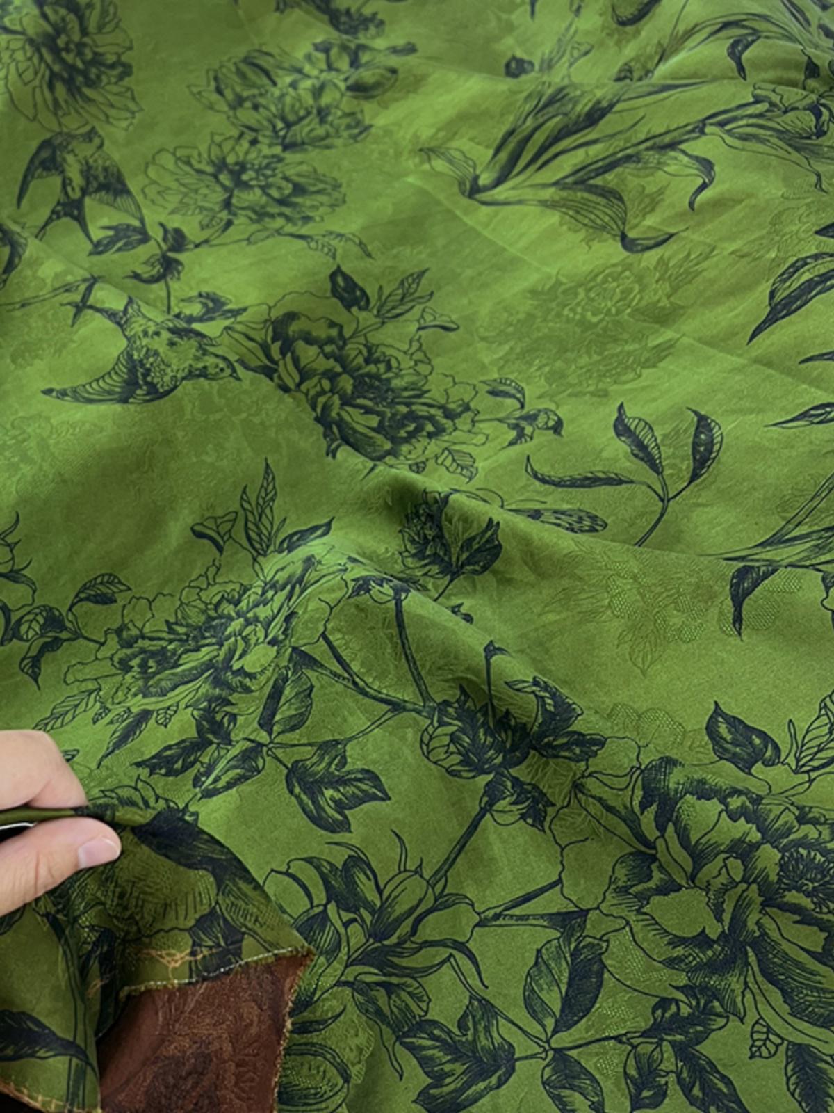 QINTNG - Handmade 25 Momme HUALUO Jacquard Mud Silk Fabric (Openwork texture) - 113cm by the Yard