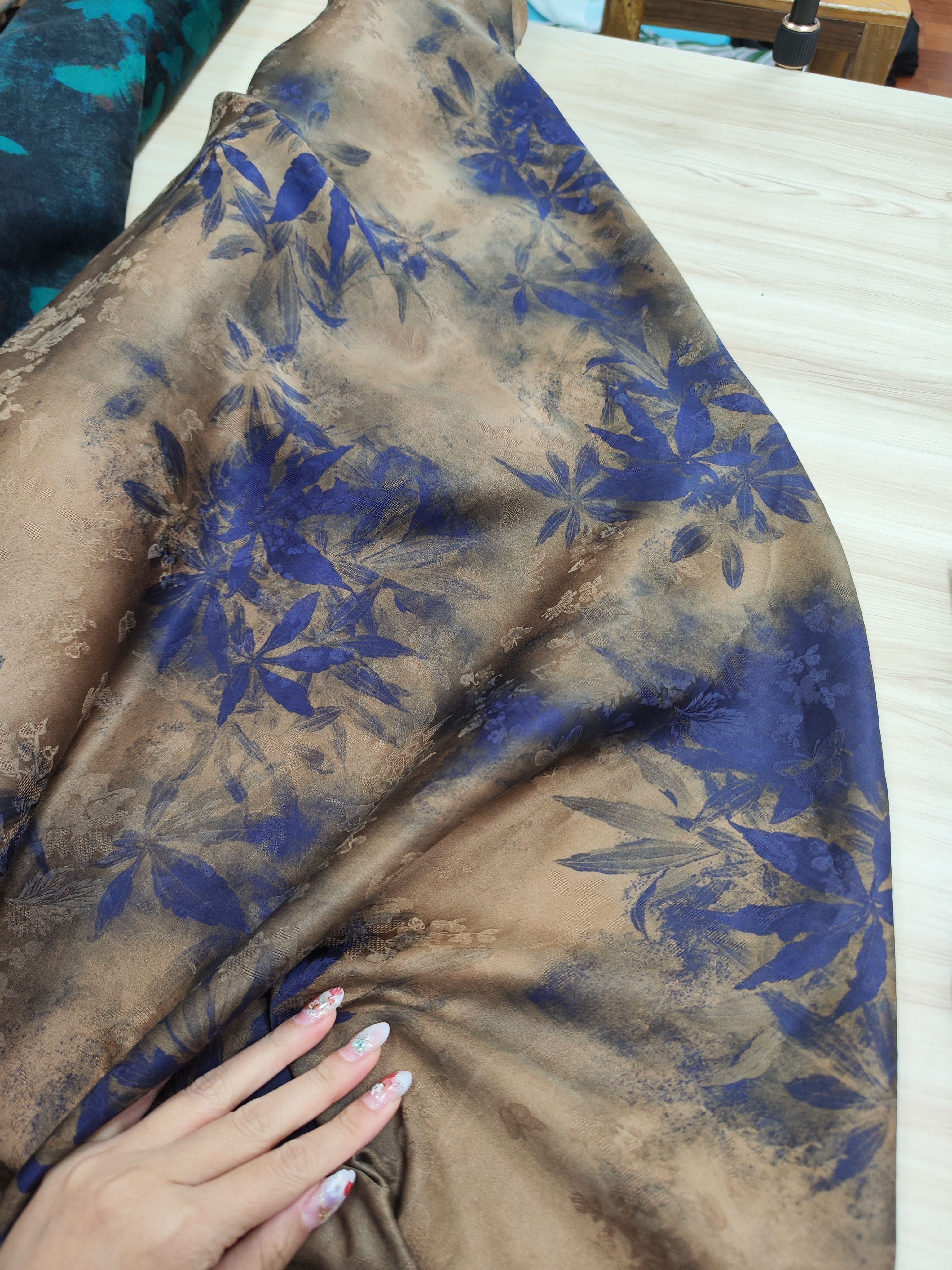 ZZMEZU - Handmade 23 Momme HUALUO Jacquard Mud Silk Fabric (Openwork texture) - 110cm by the Yard