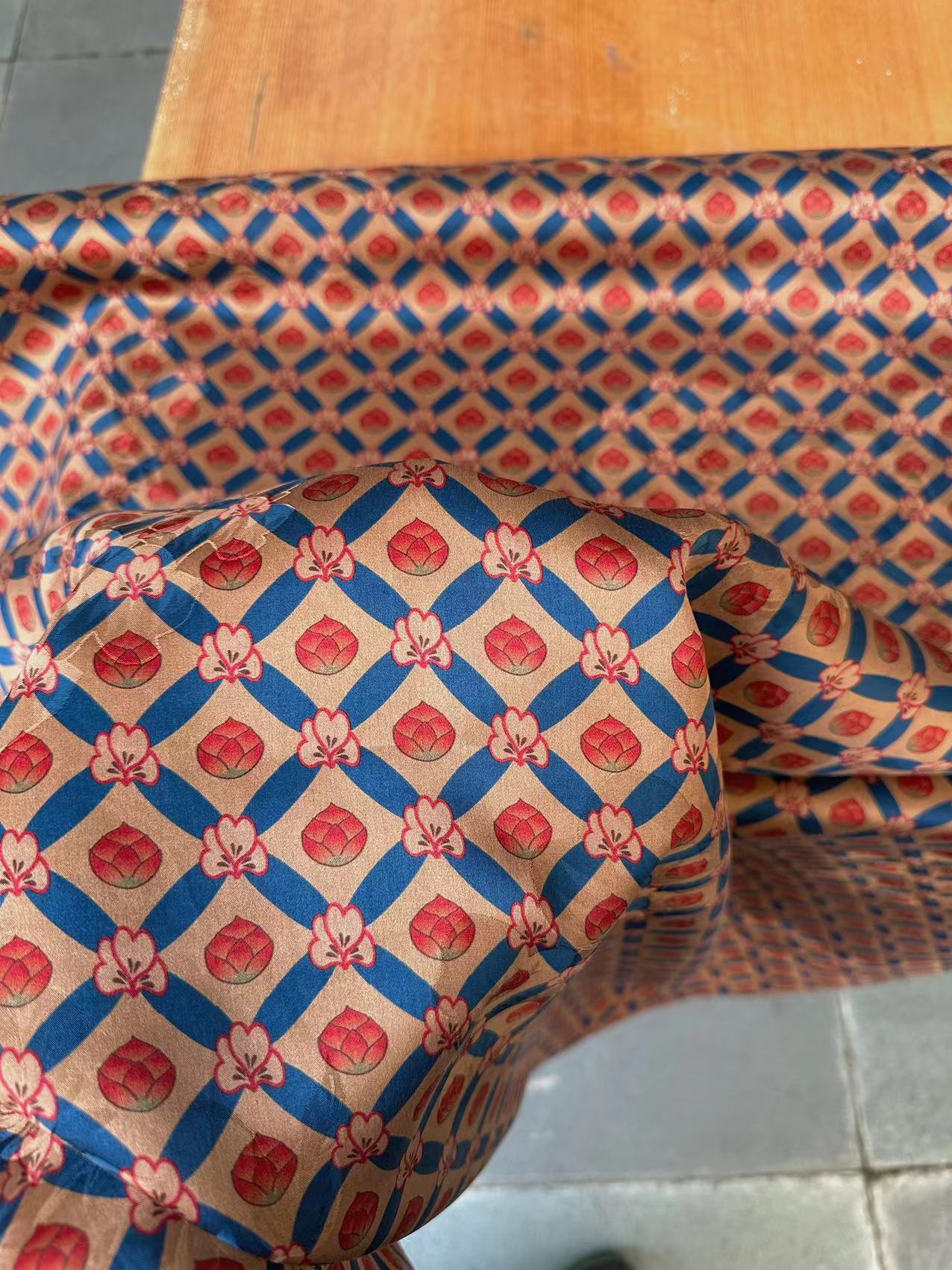 SXSJGO - Handmade 25 Momme HUALUO Jacquard Mud Silk Fabric (Openwork texture) - 114cm by the Yard