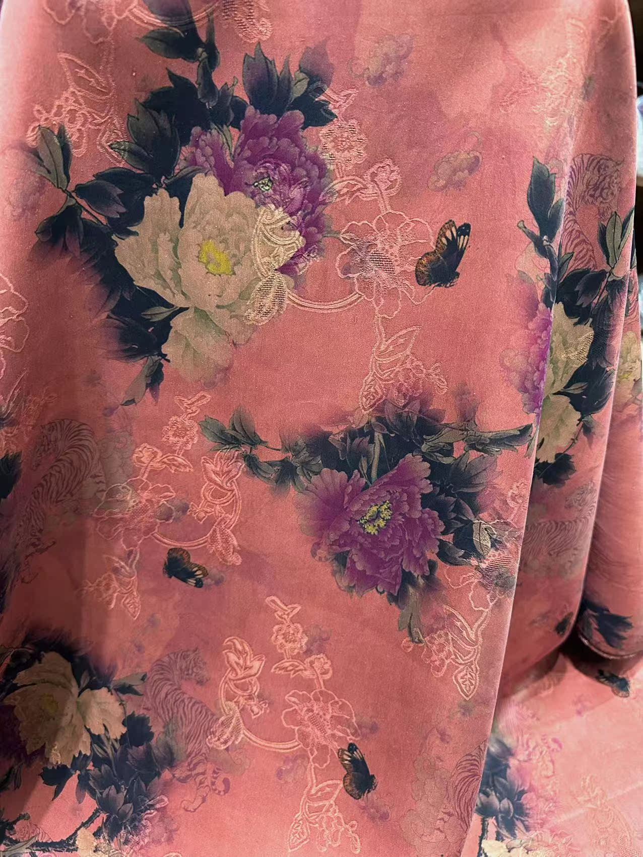 SXFENS - Handmade 25 Momme HUALUO Jacquard Hongyunsha Mud Silk Fabric (Openwork texture) - 114cm by the Yard