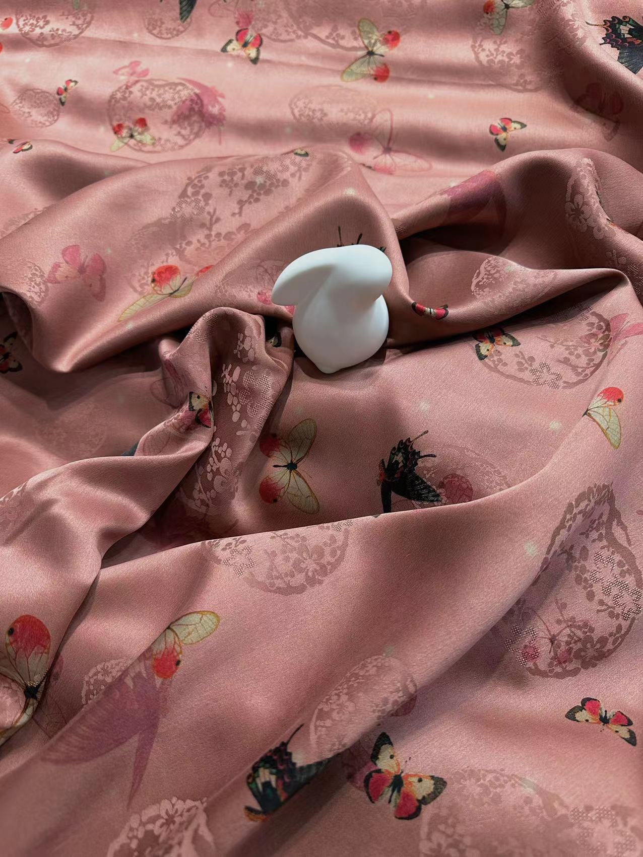 SXTHHD - Handmade 25 Momme HUALUO Jacquard Hongyunsha Mud Silk Fabric (Openwork texture) - 114cm by the Yard