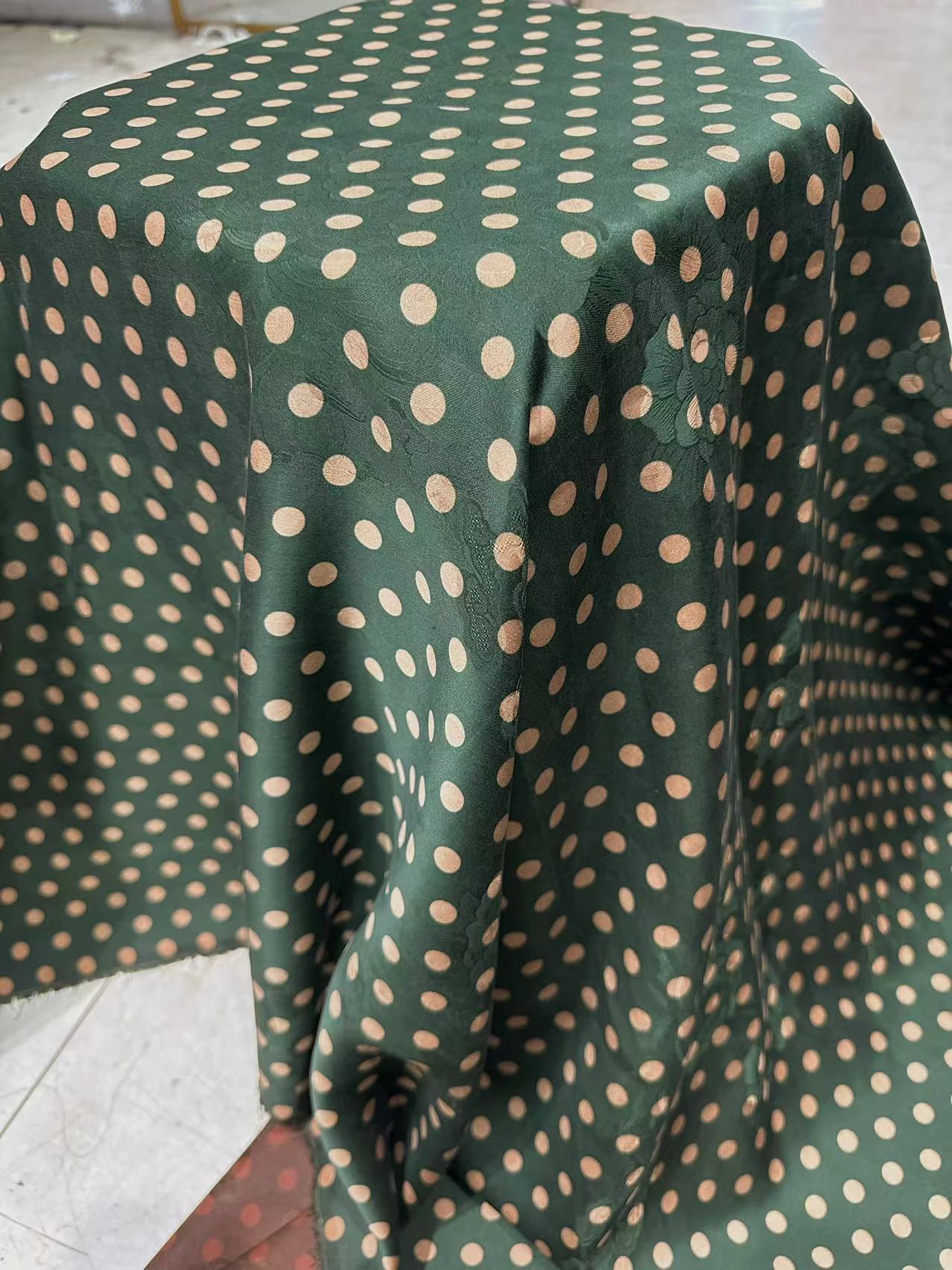 SXBODN - Handmade 25 Momme HUALUO Jacquard Hongyunsha Mud Silk Fabric (Openwork texture) - 114cm by the Yard