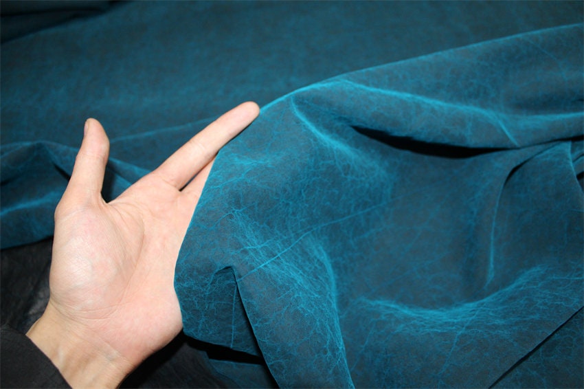 HULANGUI - 25 momme Peacock Blue Handmade Cracked Mud Silk Gambiered Ganton Silk Fabric - 110cm wide by the Yard