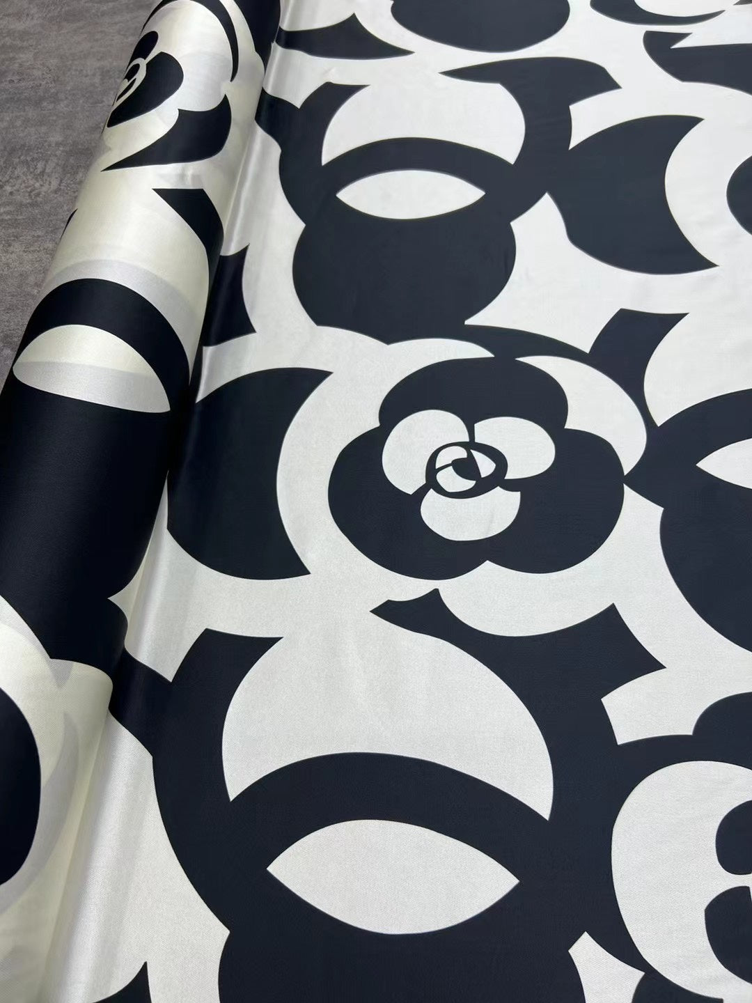 BUBBCH - 21 Momme Black and White Camellia Digital Print Stretch Silk Satin Fabric - 140cm wide by the Yard