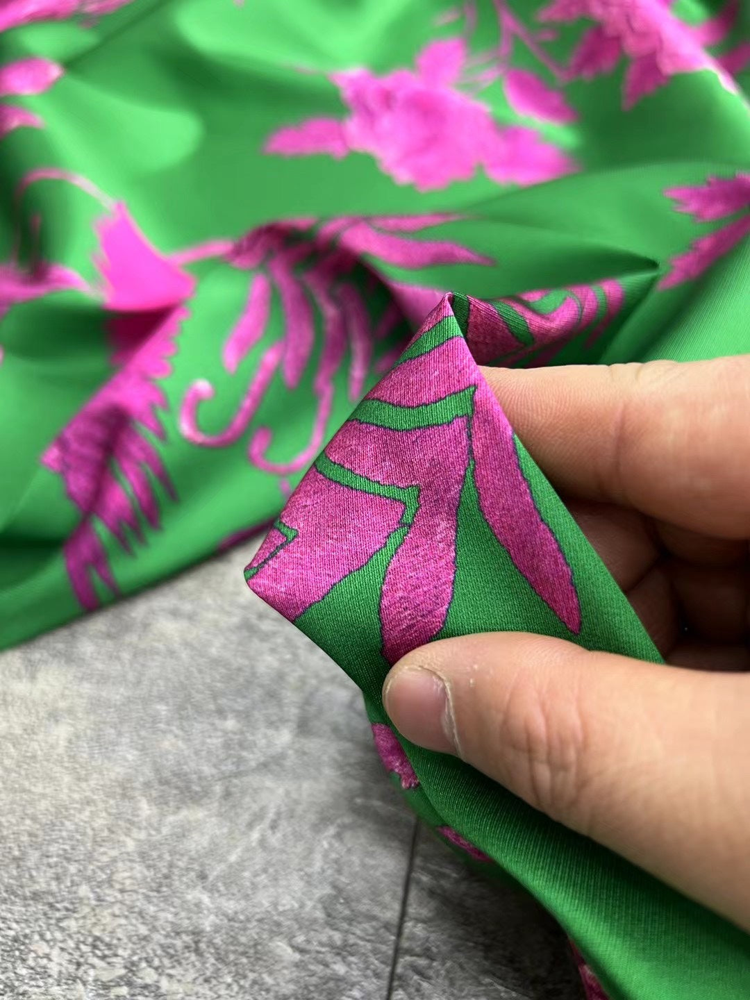 BUBFZL - 21 Momme Green and Pink Digital Print Stretch Silk Satin Fabric - 140cm wide by the Yard