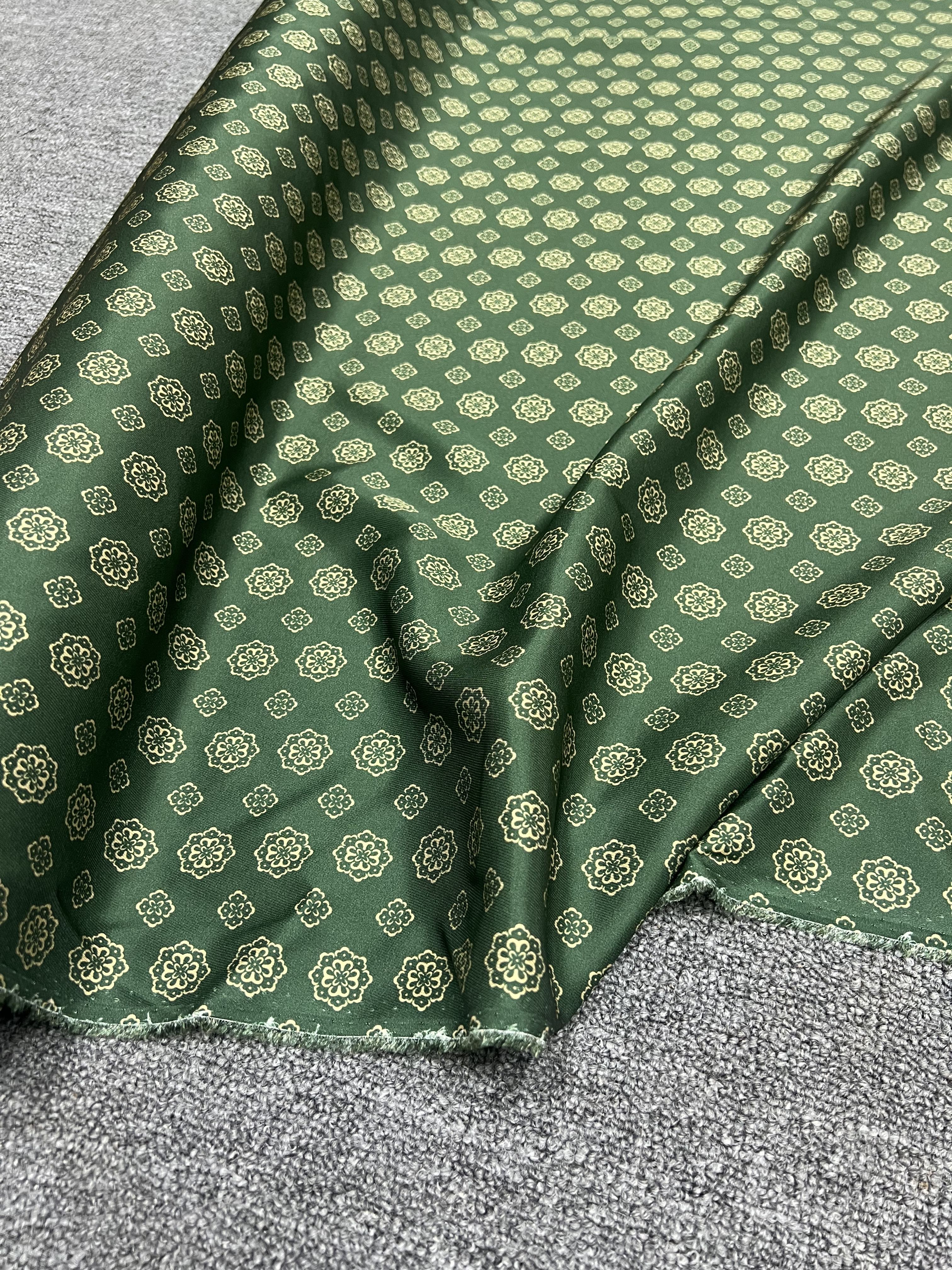 BUBLSJ - 21 Momme Green print Digital Print Stretch Silk Satin Fabric - 140cm wide by the Yard