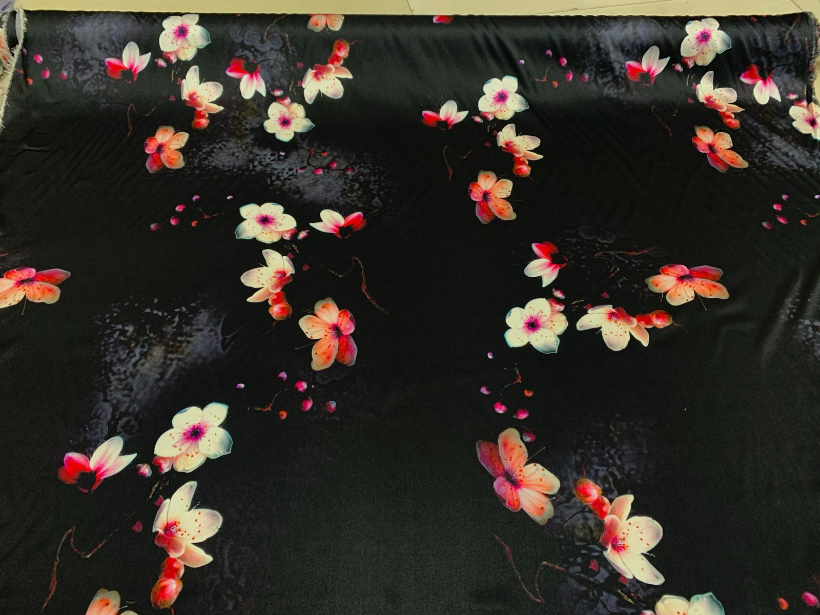 FEYUFA - 19 Momme Flower on Black background Pattern Digital Print Stretch Silk Satin Fabric - 108cm wide by the Yard