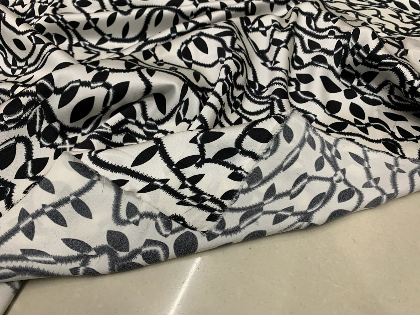 HBATEN - 19 Momme Black and White Rattan Pattern Digital Print Stretch Silk Satin Fabric - 108cm wide by the Yard