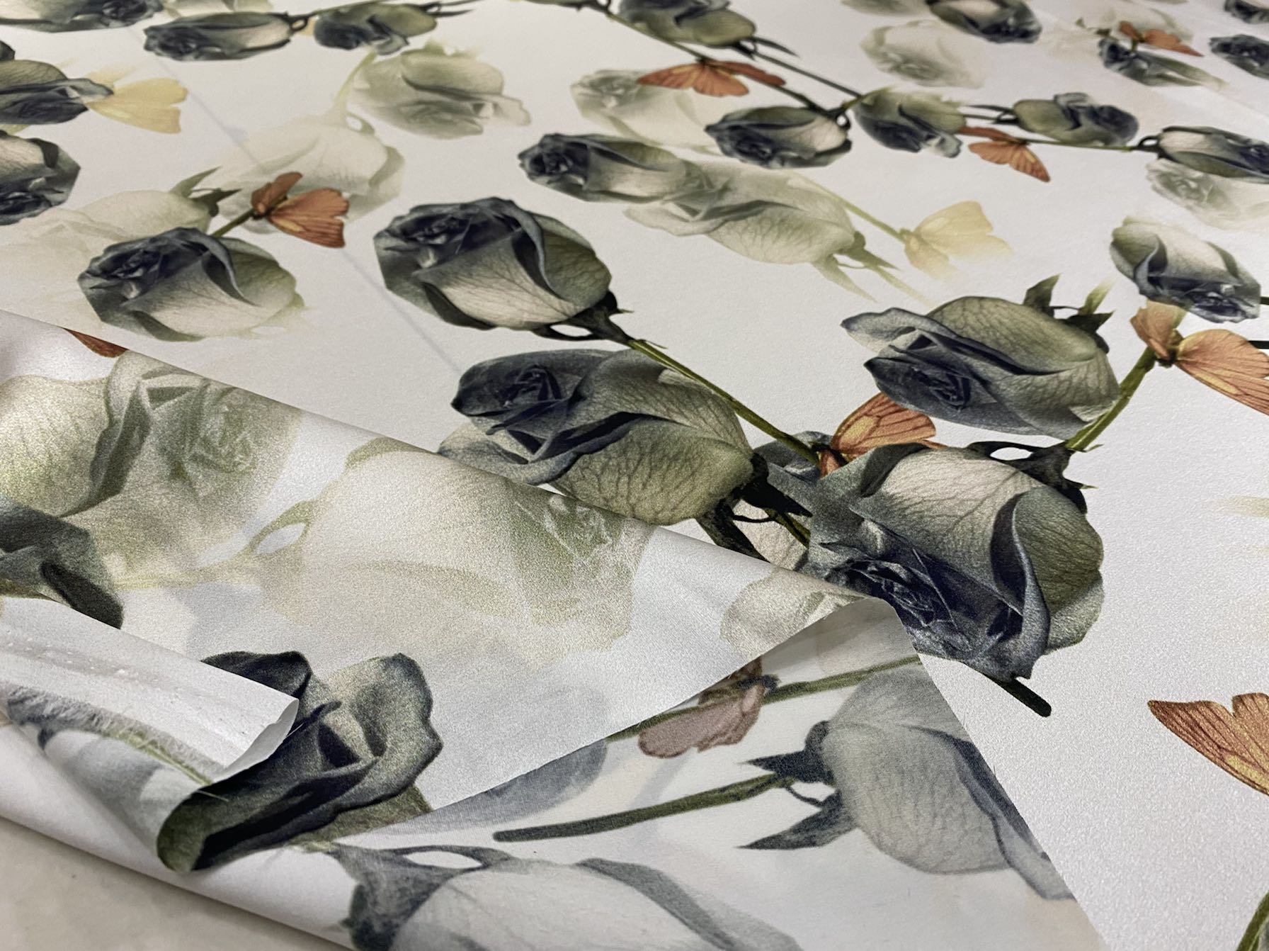 HEYUJN - 19 Momme Black Flowers Pattern Digital Print Stretch Silk Satin Fabric - 108cm wide by the Yard