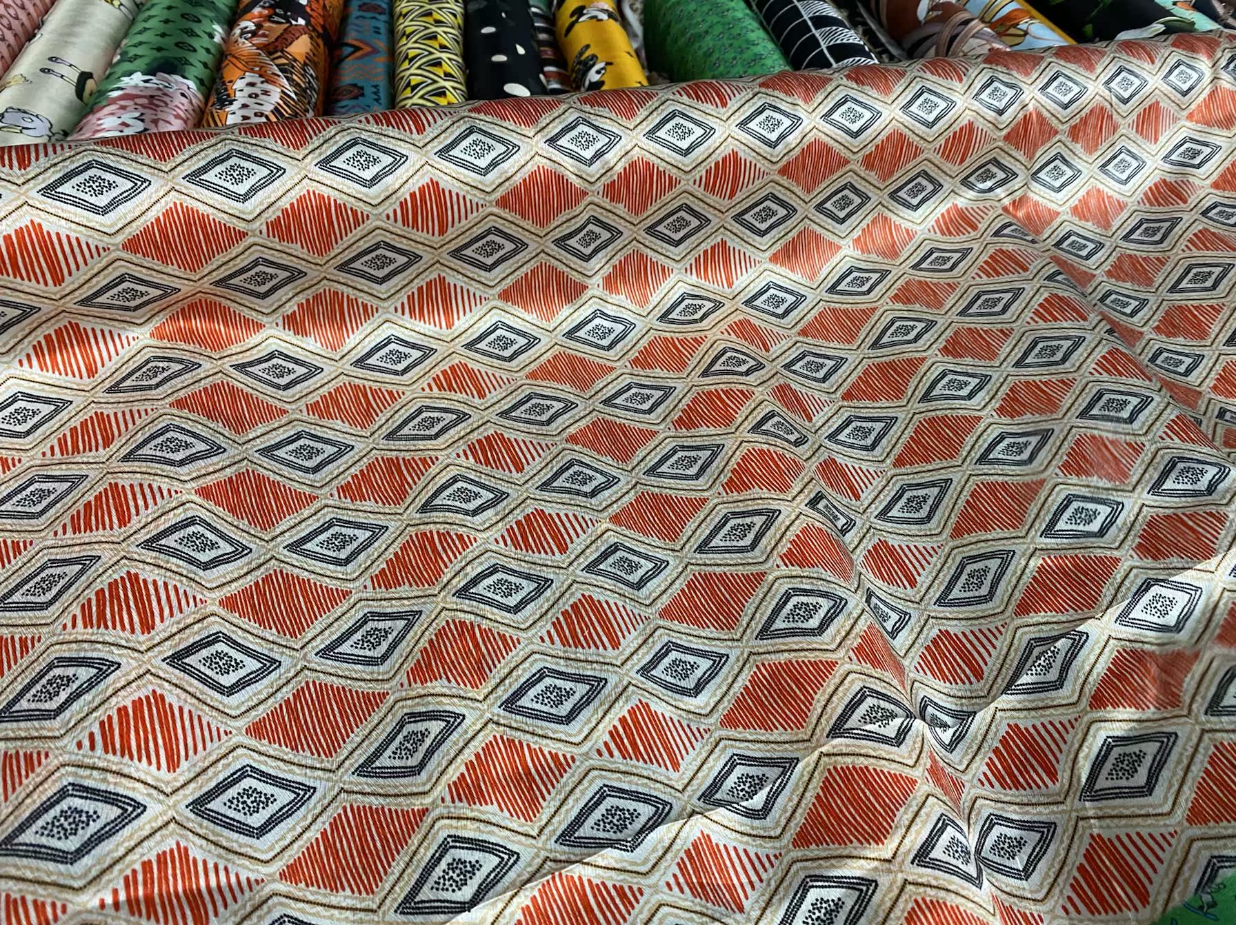 LENXGE - 22 Momme Diamond Lattice Pattern Digital Print Sangbo Stretch Silk Satin Fabric - 108cm wide by the Yard