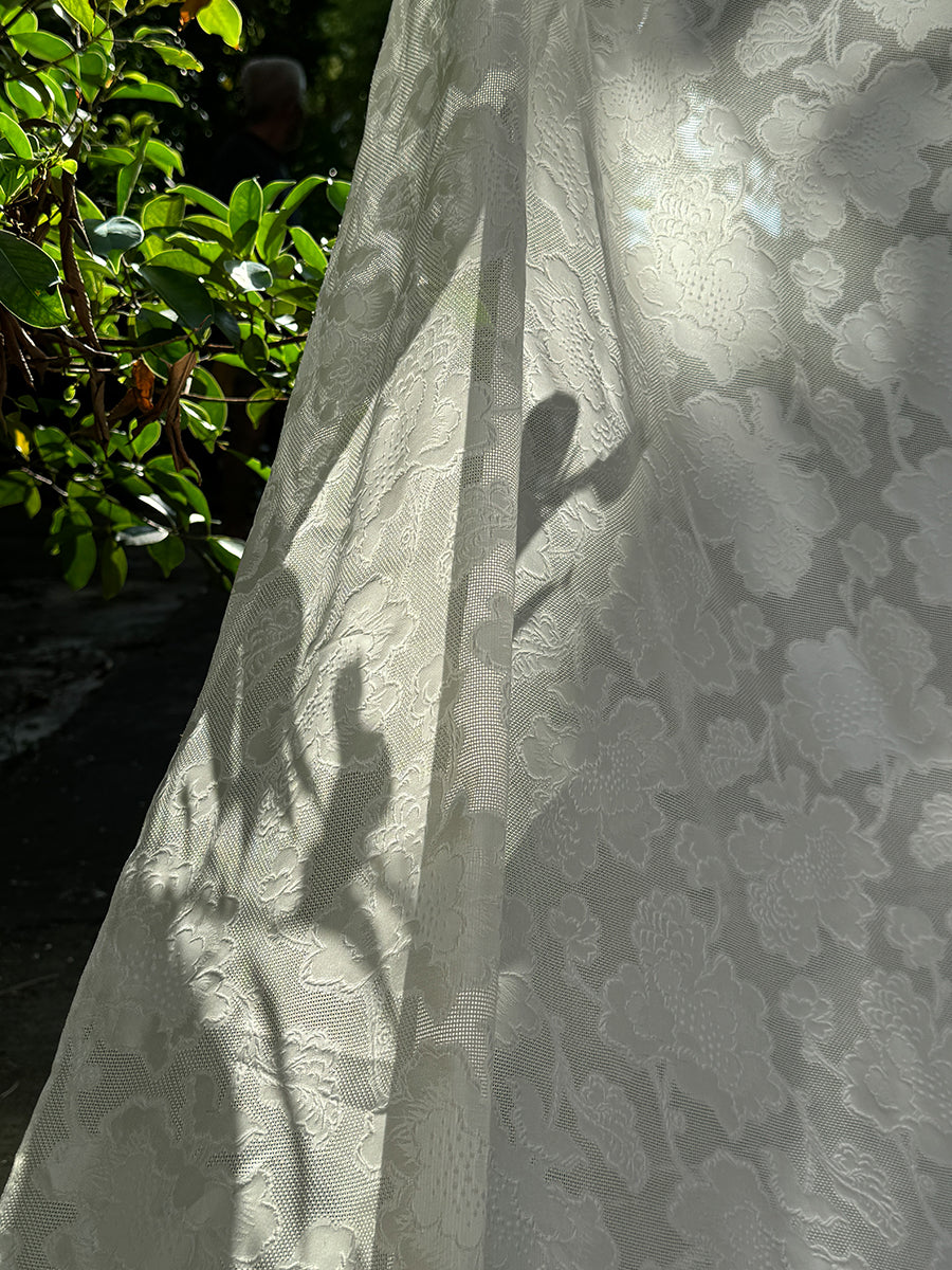 XYSJBWMDB - Leno silk fabric, 25 momme 114cm wide, white peony, 100% mulberry silk