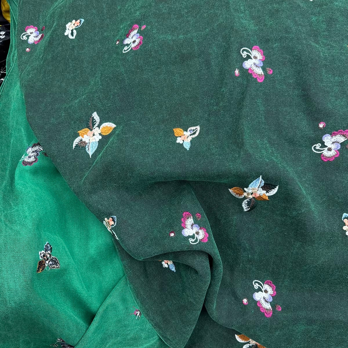 XYZCSCXHD - Embroidered Tussah Mud Silk, Green Butterfly 60 Momme 110cm wide by the Yard