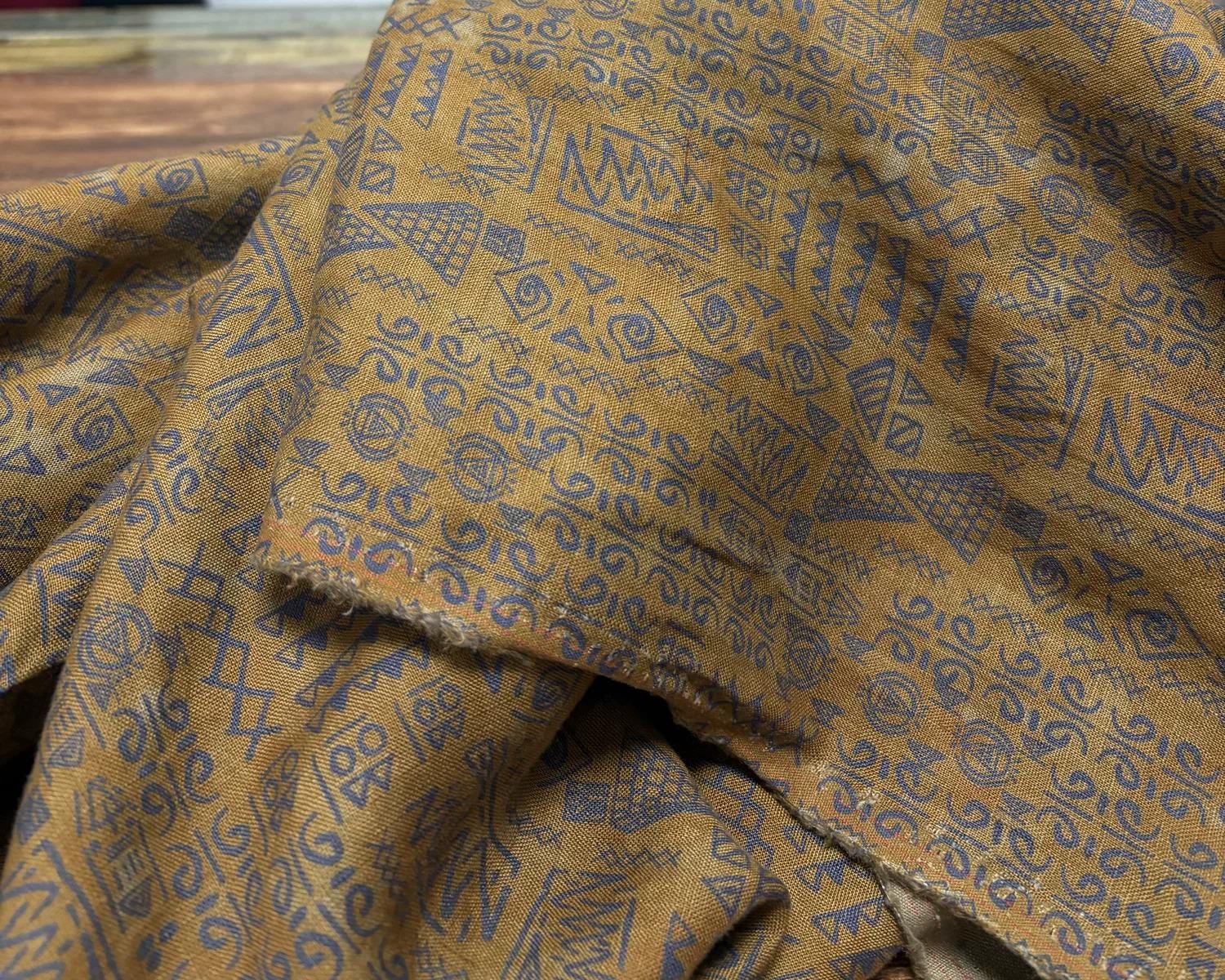 BJGUZH - 100% Linen, Vintage Green and Yellow Digital Print, 200 gram 135cm wide by the Yard