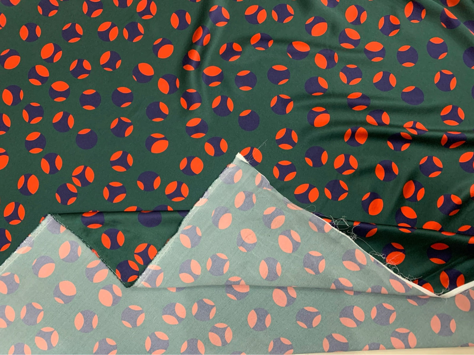 LVCAIO - 19 Momme Hepburn Style Green Background with Contrasting polka Dots Pattern Digital Print Stretch Silk Satin Fabric - 140cm wide by the Yard