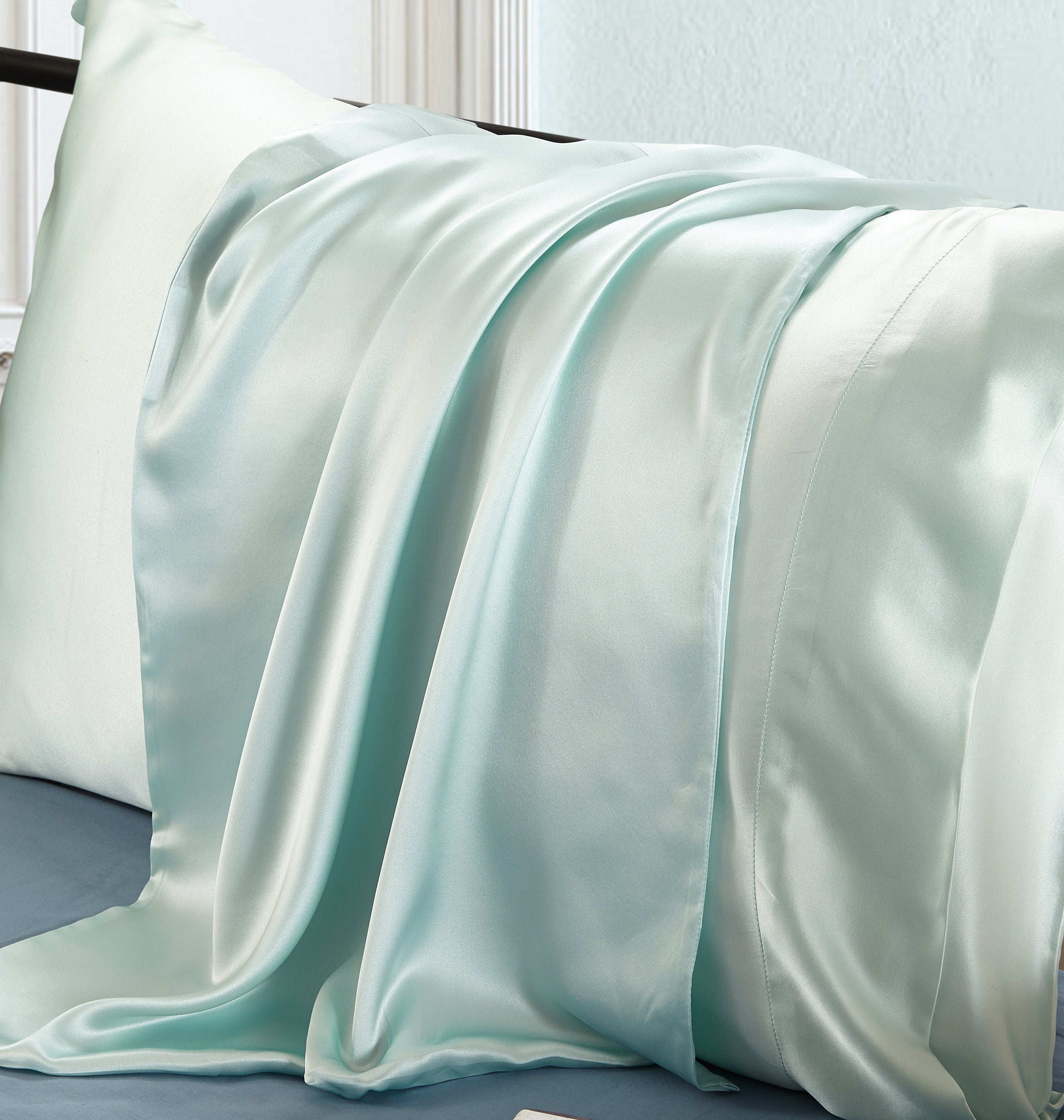 16mm Silk Pillowcase, Handmade with 100% 6A Pure Silk, Beauty Sleep Anti Ageing/Wrinkles, for King, Queen, Customized sizes Bedding.