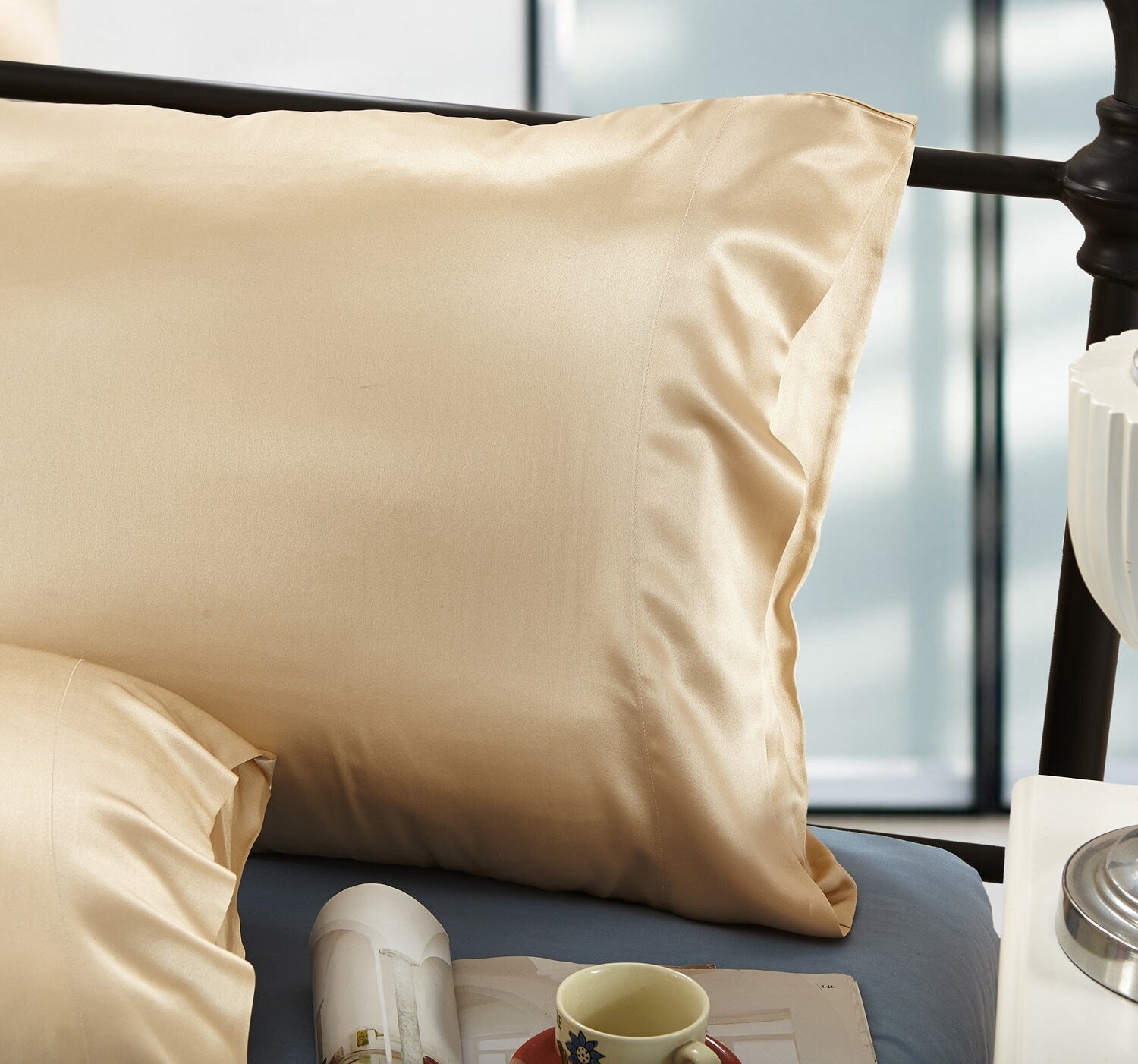 30mm Solid Champagne, Handmade with 100% 6A Pure Silk, Beauty Sleep Anti Ageing/Wrinkles, for King, Queen, Customized sizes Bedding.