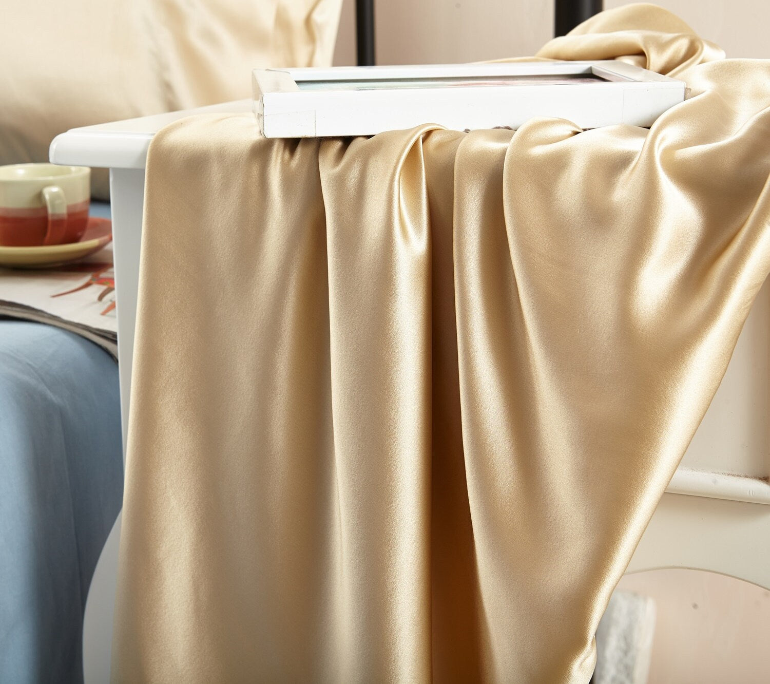 30mm Solid Champagne, Handmade with 100% 6A Pure Silk, Beauty Sleep Anti Ageing/Wrinkles, for King, Queen, Customized sizes Bedding.