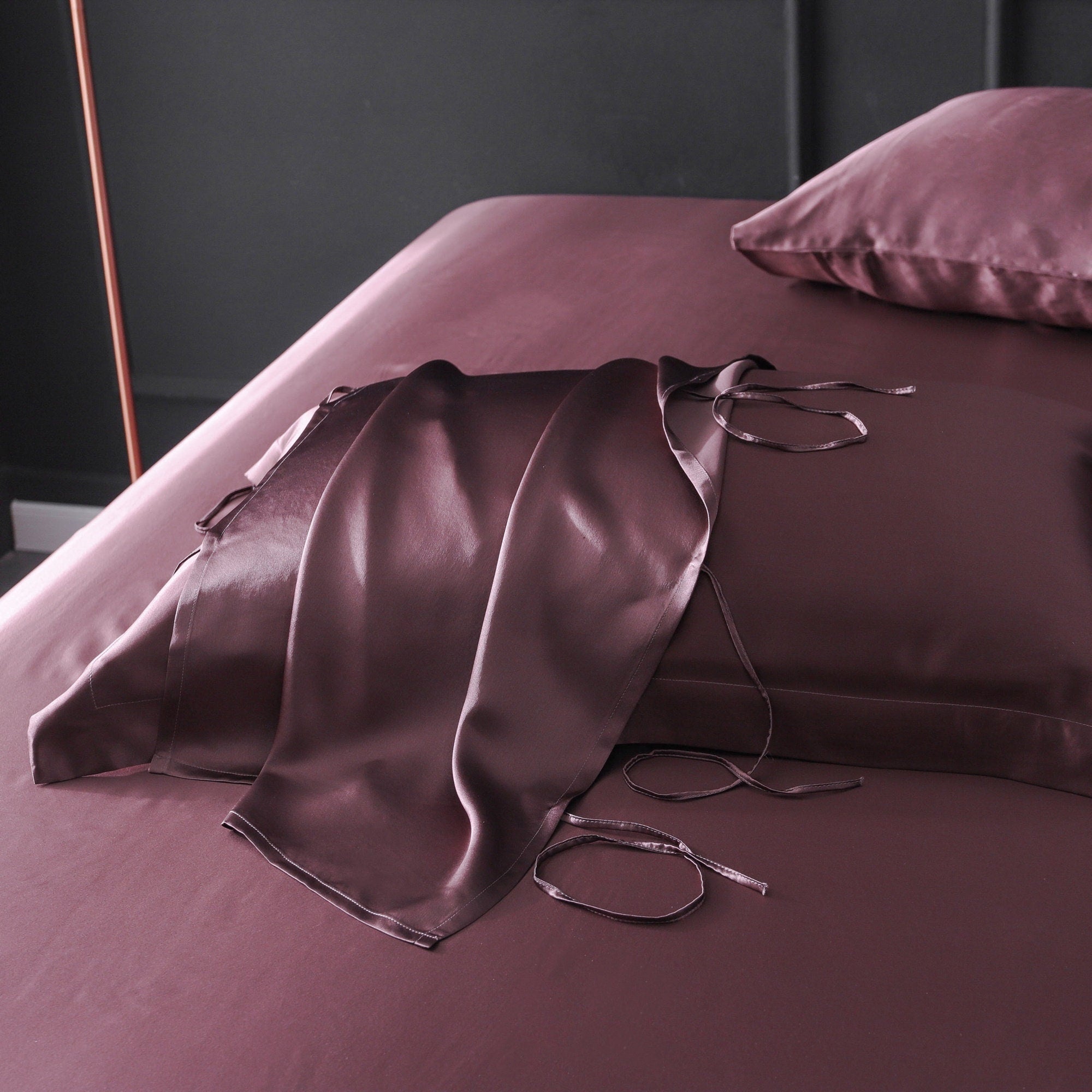 22mm Magic Purple Pillowcase, Handmade with 100% 6A Pure Silk, Beauty Sleep Anti Ageing/Wrinkles, for King, Queen, Customized sizes Bedding.