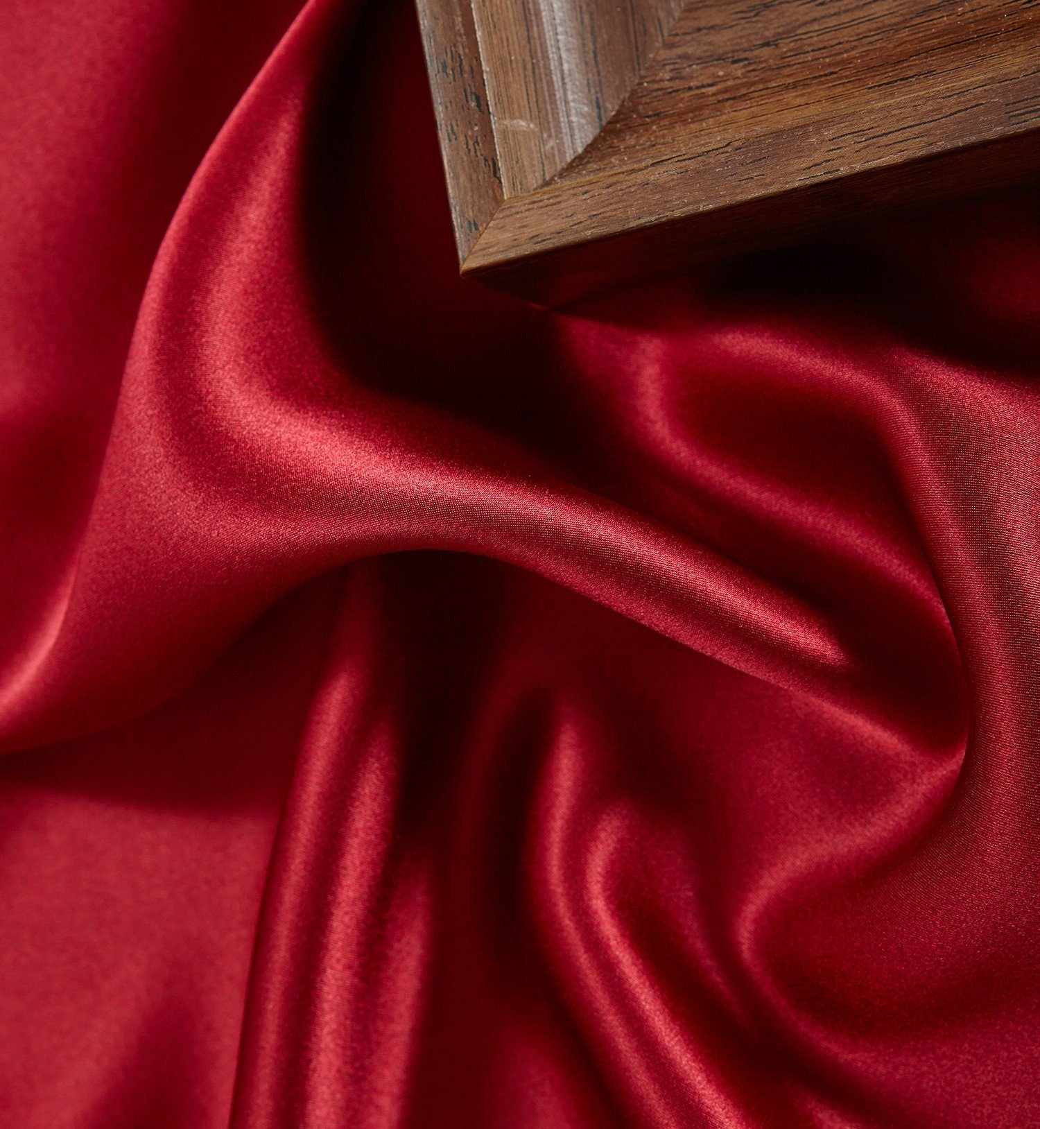 30mm Solid Wine Red, Handmade with 100% 6A Pure Silk, Beauty Sleep Anti Ageing/Wrinkles, for King, Queen, Customized sizes Bedding.