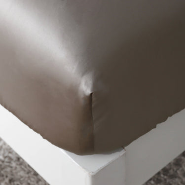 16 Solid Colors Fitted Silk Sheet Set in 25mm silk .