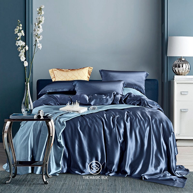 Presidential Suite set 4 pieces. Charmeuse silk bedding set in Navy Blue. Made in 25 momme 100% Anti-Allergic Mulberry Silk.