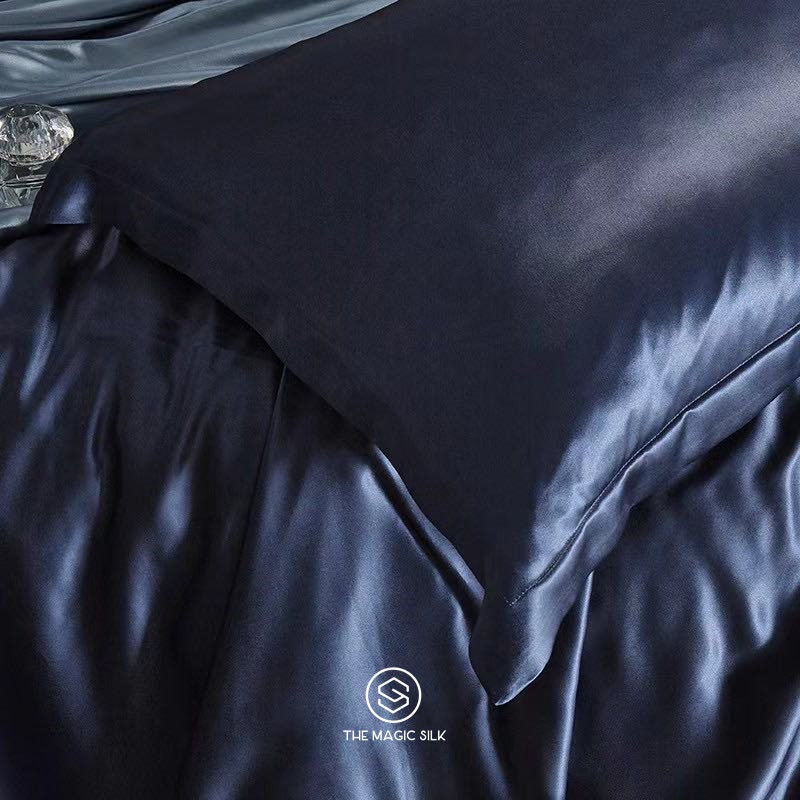 Presidential Suite set 4 pieces. Charmeuse silk bedding set in Navy Blue. Made in 25 momme 100% Anti-Allergic Mulberry Silk.