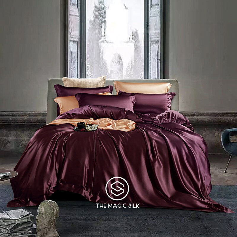 Luxurious Silk Bedding Set 4 pieces. Charmeuse silk bedding set in Berry Purple. Made in 25 momme 100% Anti-Allergic Mulberry Silk.