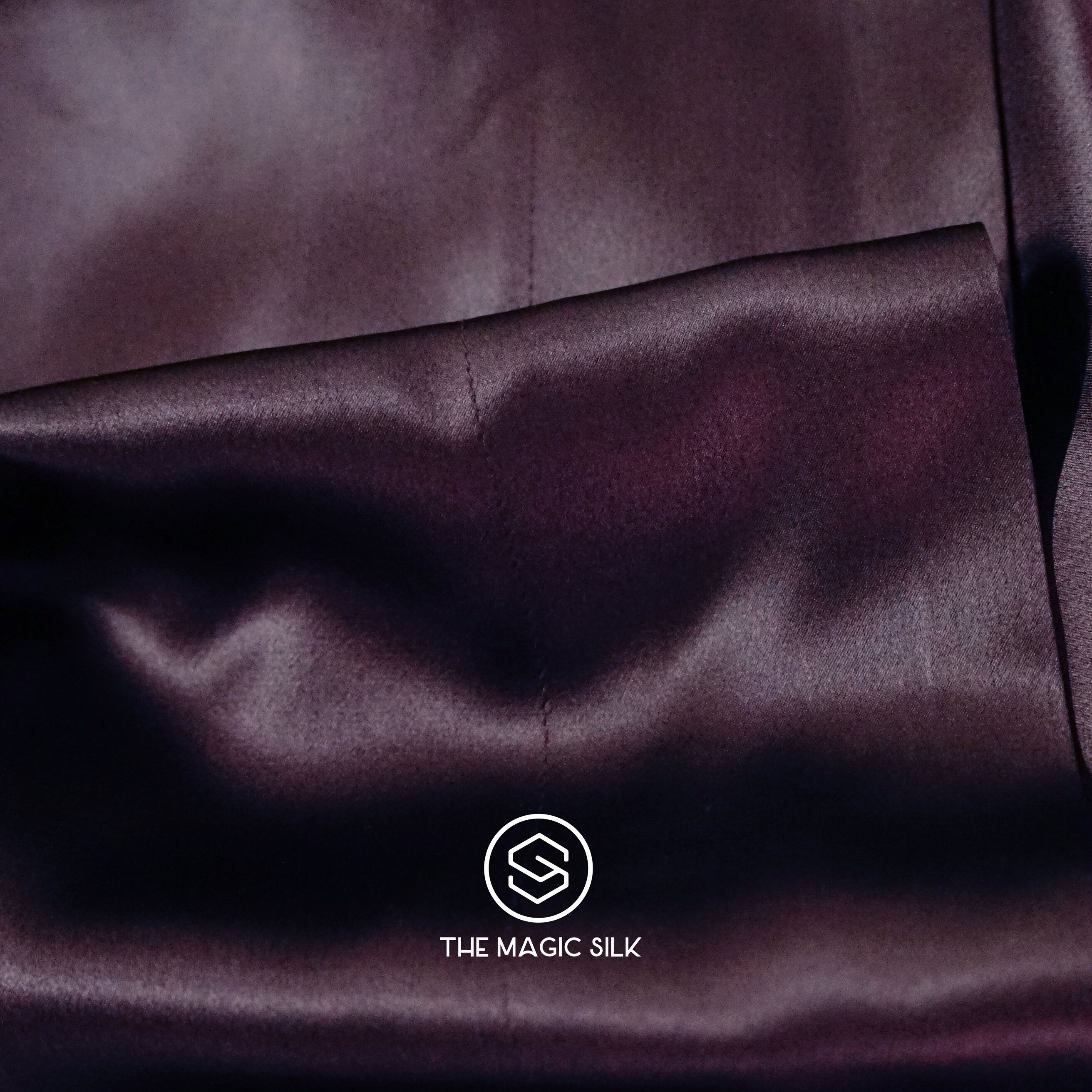 Luxurious Silk Bedding Set 4 pieces. Charmeuse silk bedding set in Berry Purple. Made in 25 momme 100% Anti-Allergic Mulberry Silk.