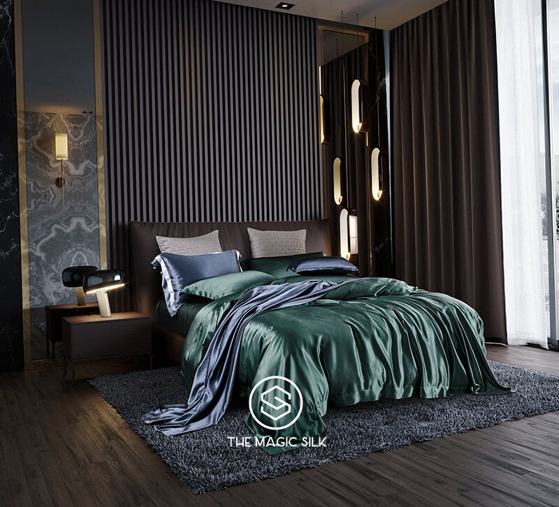 Luxurious Silk Bedding Set 4 pieces. Charmeuse silk bedding set in Dark Green. Made in 25 momme 100% Anti-Allergic Mulberry Silk.