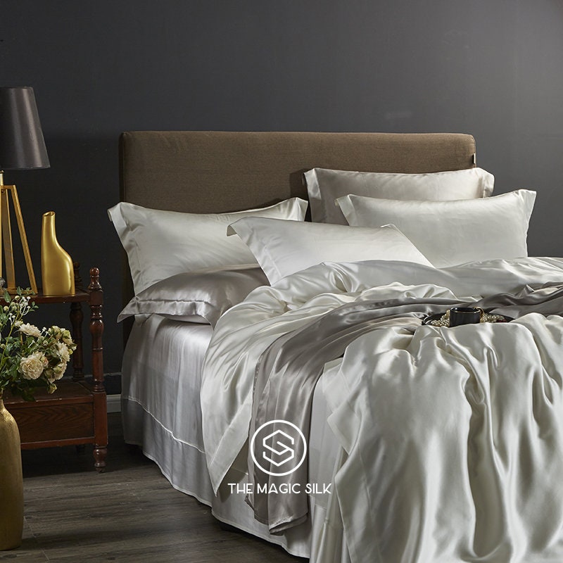 Luxurious Silk Bedding Set 4 pieces. Charmeuse silk bedding set in Pearl White. Made in 25 momme 100% Anti-Allergic Mulberry Silk.