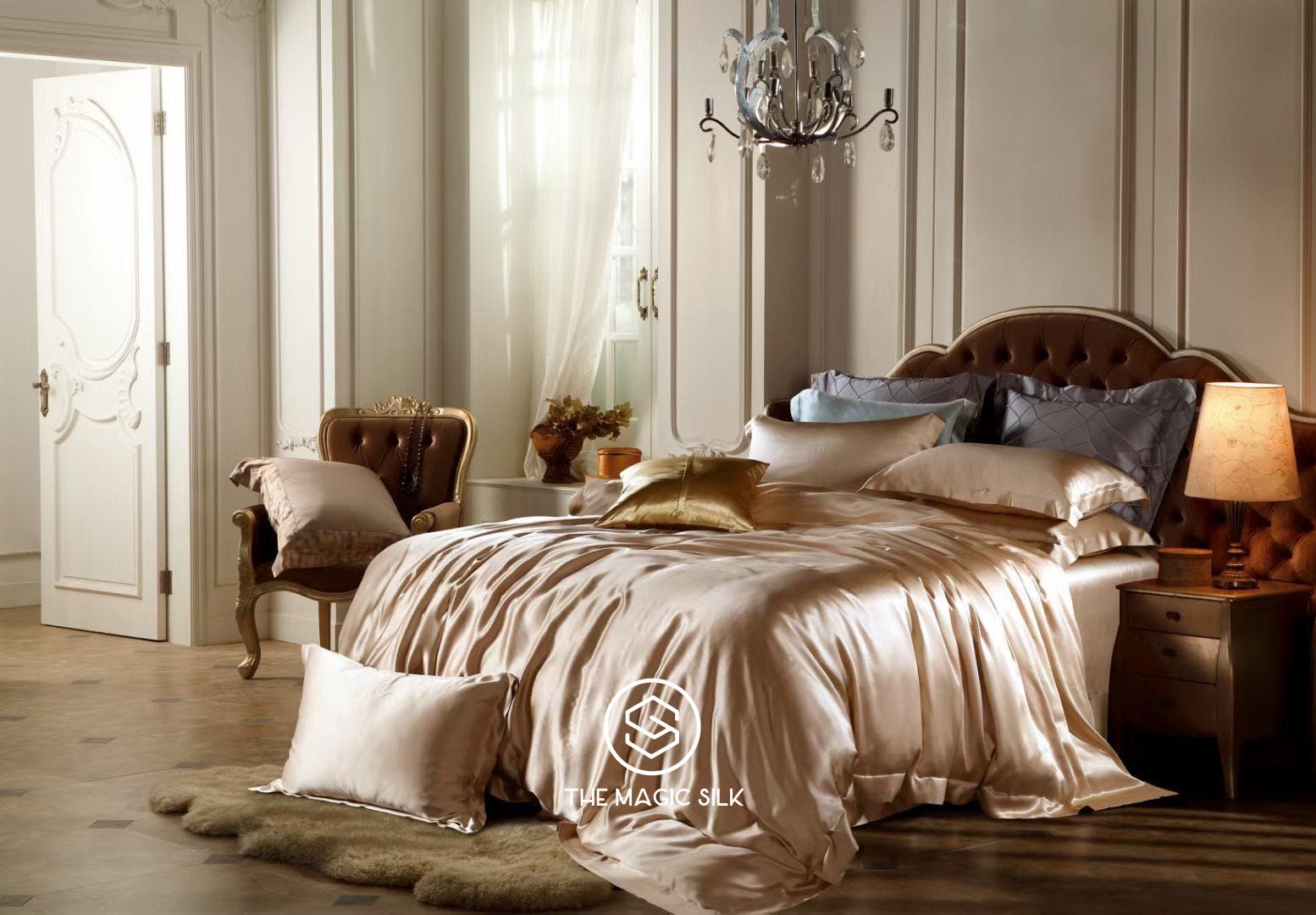 Luxurious Silk Bedding Set 4 pieces. Charmeuse silk bedding set in Mocca. Made in 25 momme 100% Anti-Allergic Mulberry Silk.