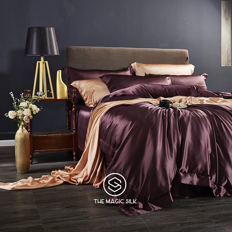 Luxurious Silk Bedding Set 4 pieces. Charmeuse silk bedding set in Berry Purple. Made in 25 momme 100% Anti-Allergic Mulberry Silk.