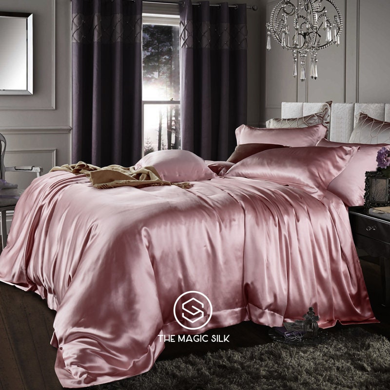 Luxurious Silk Bedding Set 4 pieces. Charmeuse silk bedding set in Anna Pink. Made in 25 momme 100% Anti-Allergic Mulberry Silk.