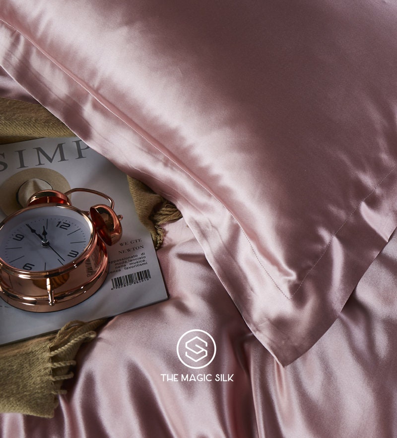 Luxurious Silk Bedding Set 4 pieces. Charmeuse silk bedding set in Anna Pink. Made in 25 momme 100% Anti-Allergic Mulberry Silk.