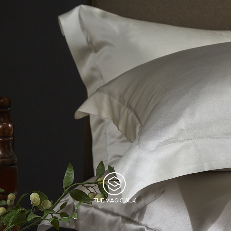 Luxurious Silk Bedding Set 4 pieces. Charmeuse silk bedding set in Pearl White. Made in 25 momme 100% Anti-Allergic Mulberry Silk.