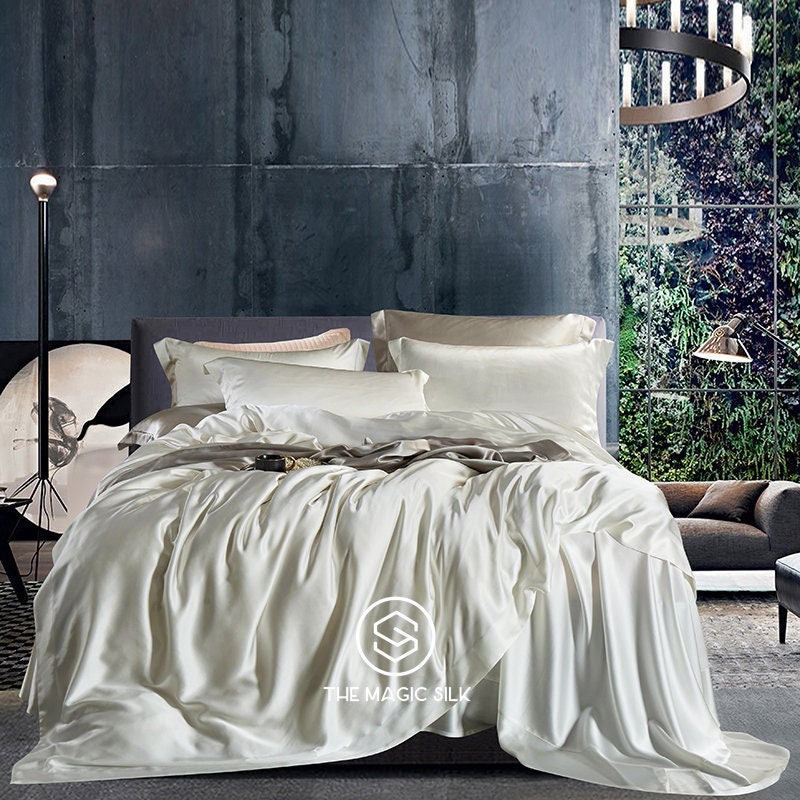 Luxurious Silk Bedding Set 4 pieces. Charmeuse silk bedding set in Pearl White. Made in 25 momme 100% Anti-Allergic Mulberry Silk.