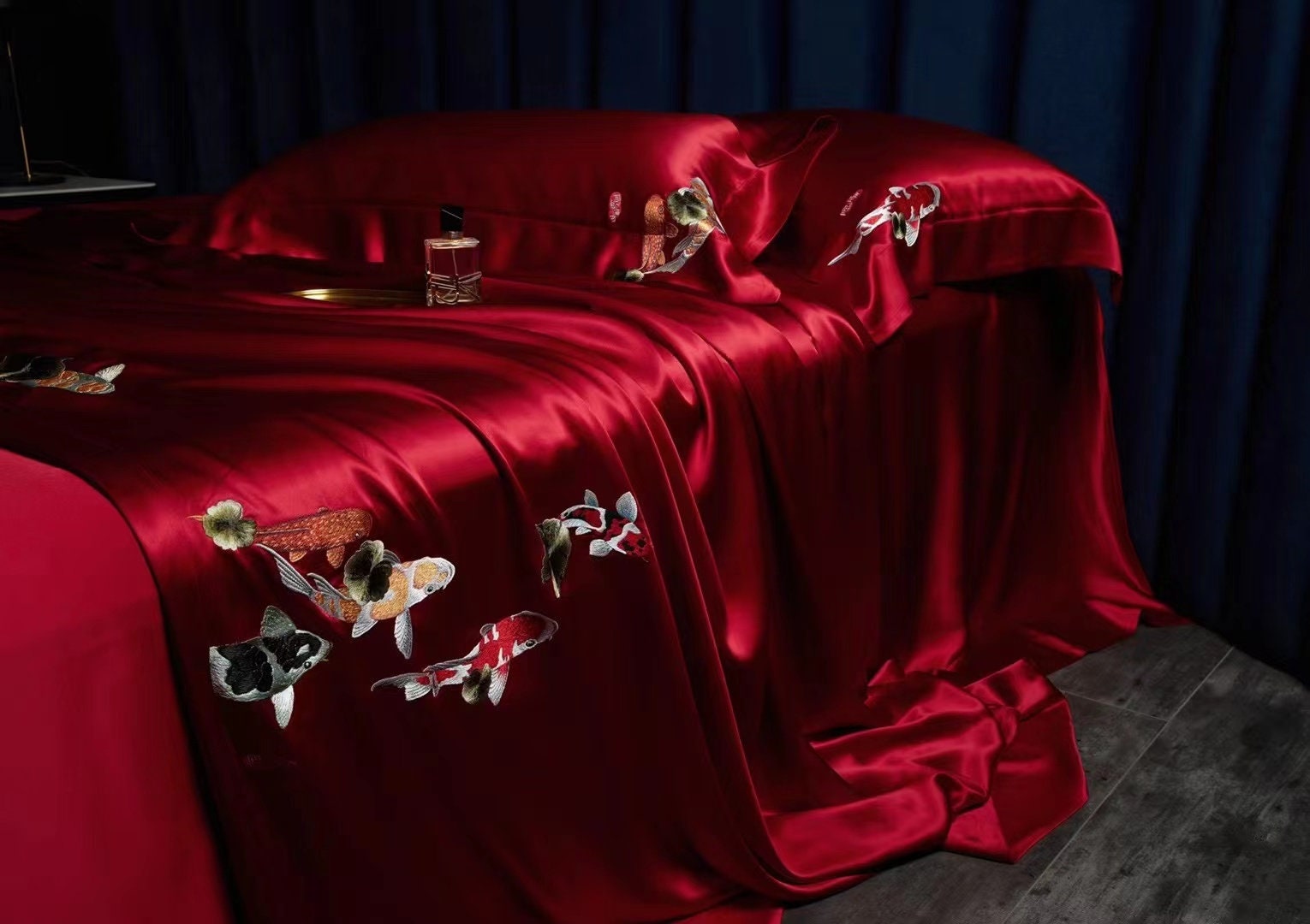 New collection Hand Embroidery/25 Momme Mulberry Silk Bedding Set 4pcs in Chinese Bridal Red