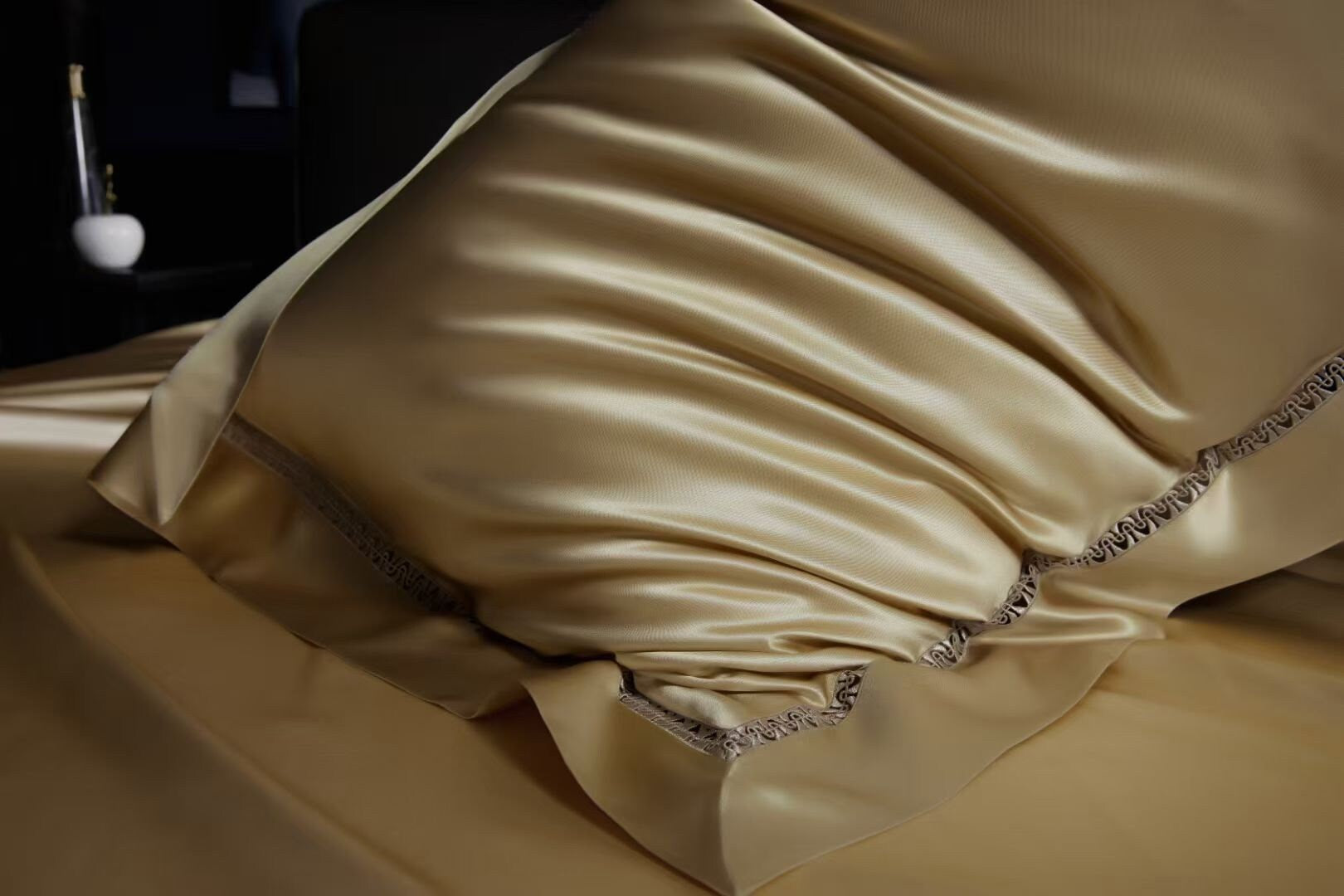 Champagne Gold - 25 momme Lace Silk bedding Set 4pcs - 1x Duvet Cover, 1x Sheet, 2x Pillowcases, 100% SILK