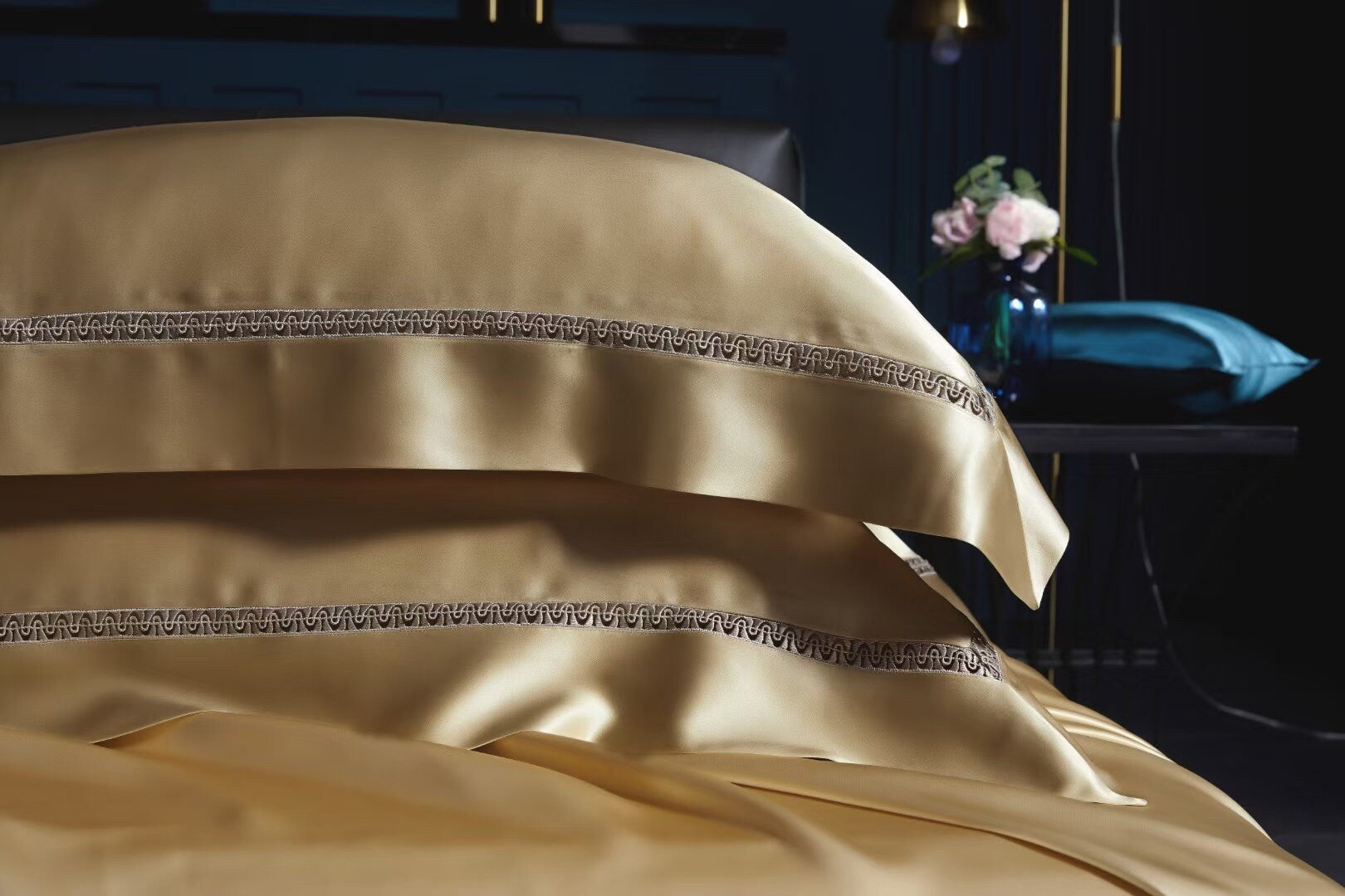 Champagne Gold - 25 momme Lace Silk bedding Set 4pcs - 1x Duvet Cover, 1x Sheet, 2x Pillowcases, 100% SILK