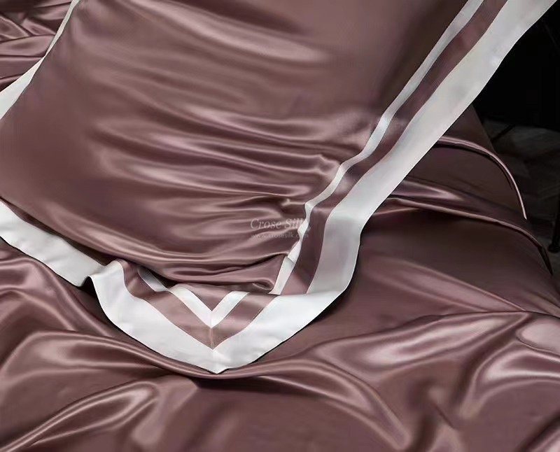 WISTFUL MAUVE - 25 Momme Flying Edge Purfle Silk Bedding Set 4pcs