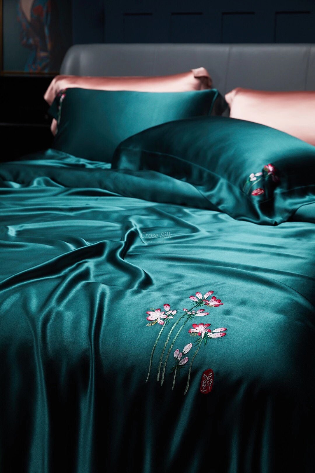 AS WISHES EMBROIDERY - 25 Momme 100% Mulberry Silk Bedding Set 4 pieces