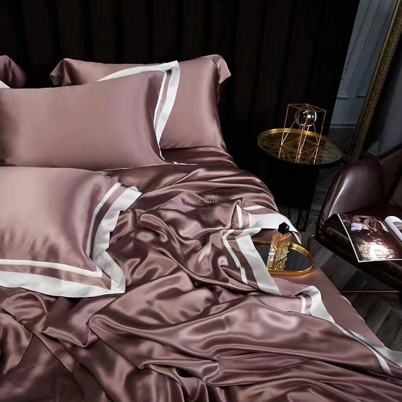 WISTFUL MAUVE - 25 Momme Flying Edge Purfle Silk Bedding Set 4pcs