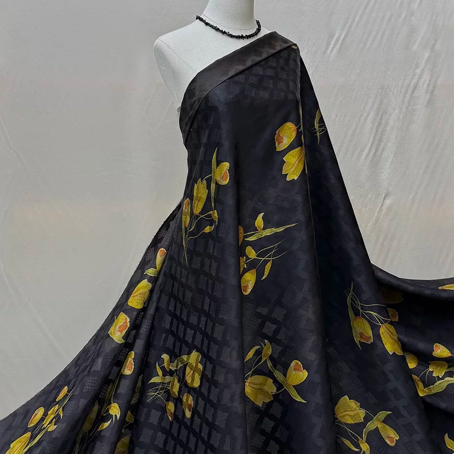 郁金香 Mud Silk fabric, Jacquard HUALUO, 25 momme 110cm wide by the Yard