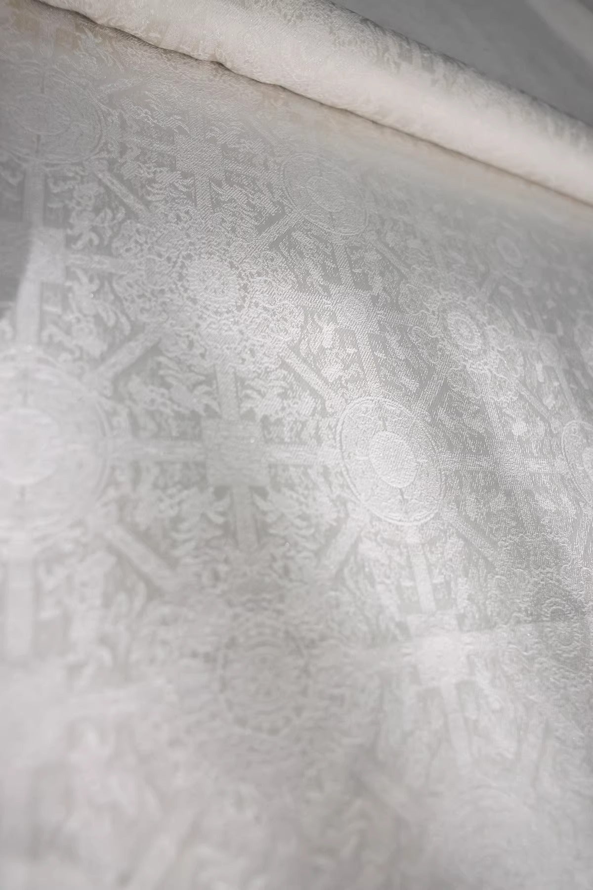 SJKSM009- Jacquard silk wool blend fabric, 45 momme ,white , 135cm wide by the yard