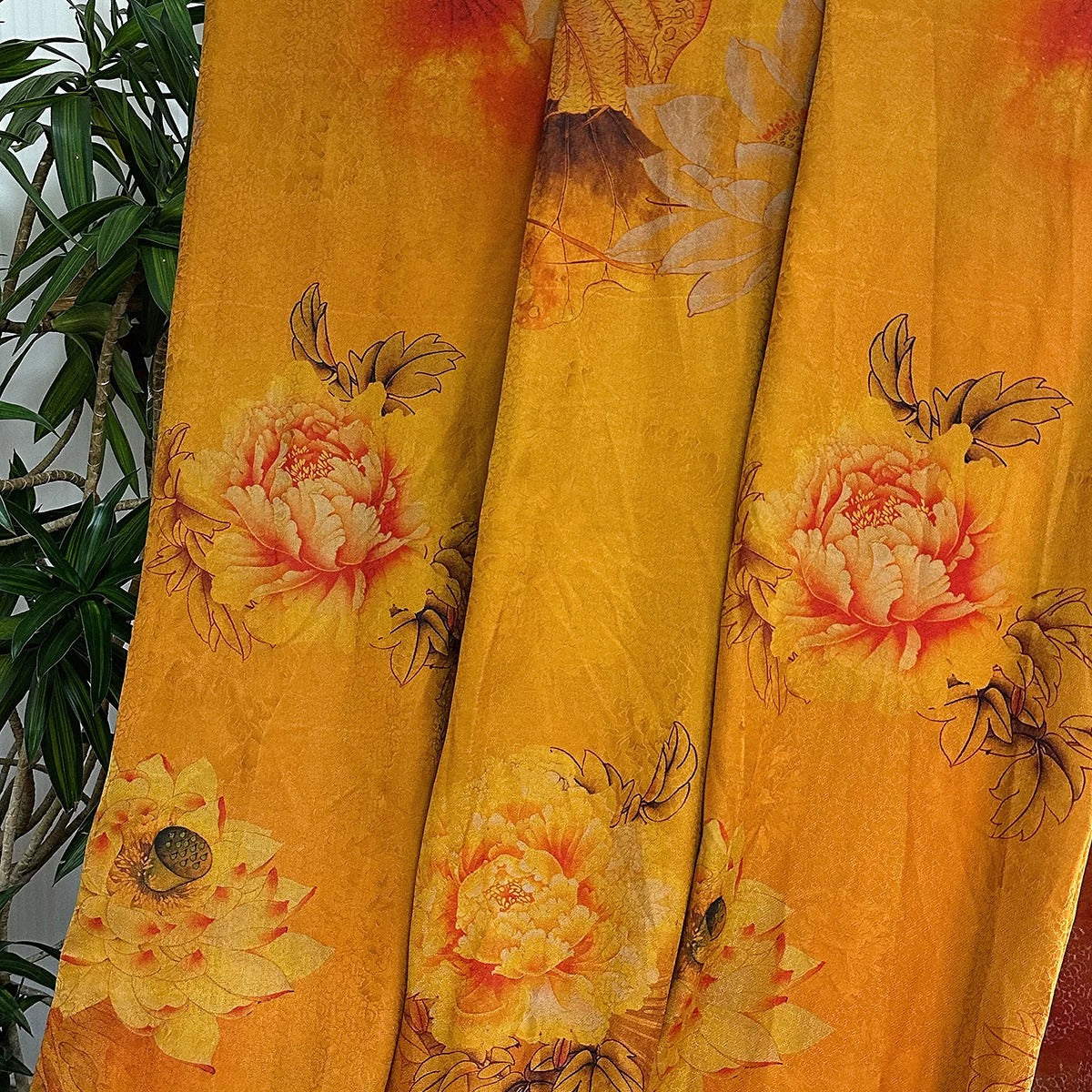 XYHKFG - Plant dyed HongYunSha Silk fabric, Openwork HUALUO, 25 momme 110cm wide by the Yard