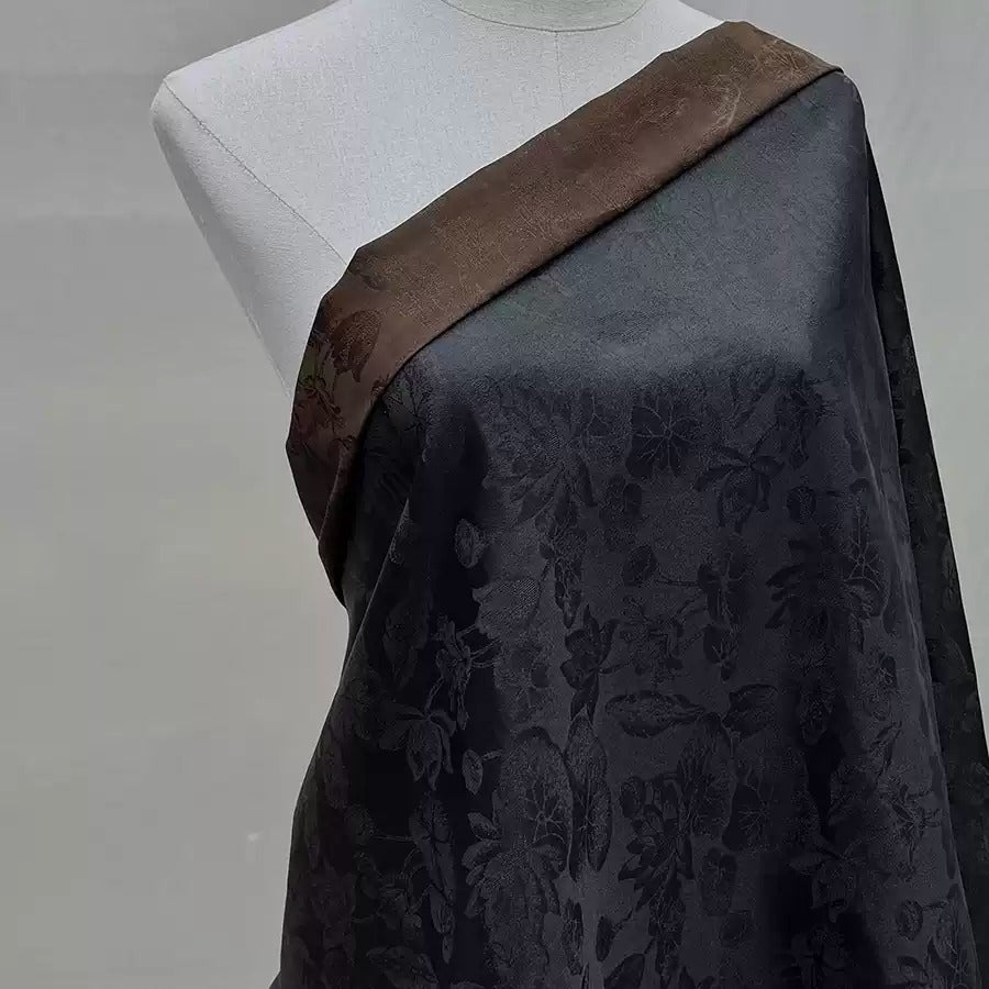 荷花 Mud Silk fabric, Jacquard HUALUO, 25 momme 110cm wide by the Yard