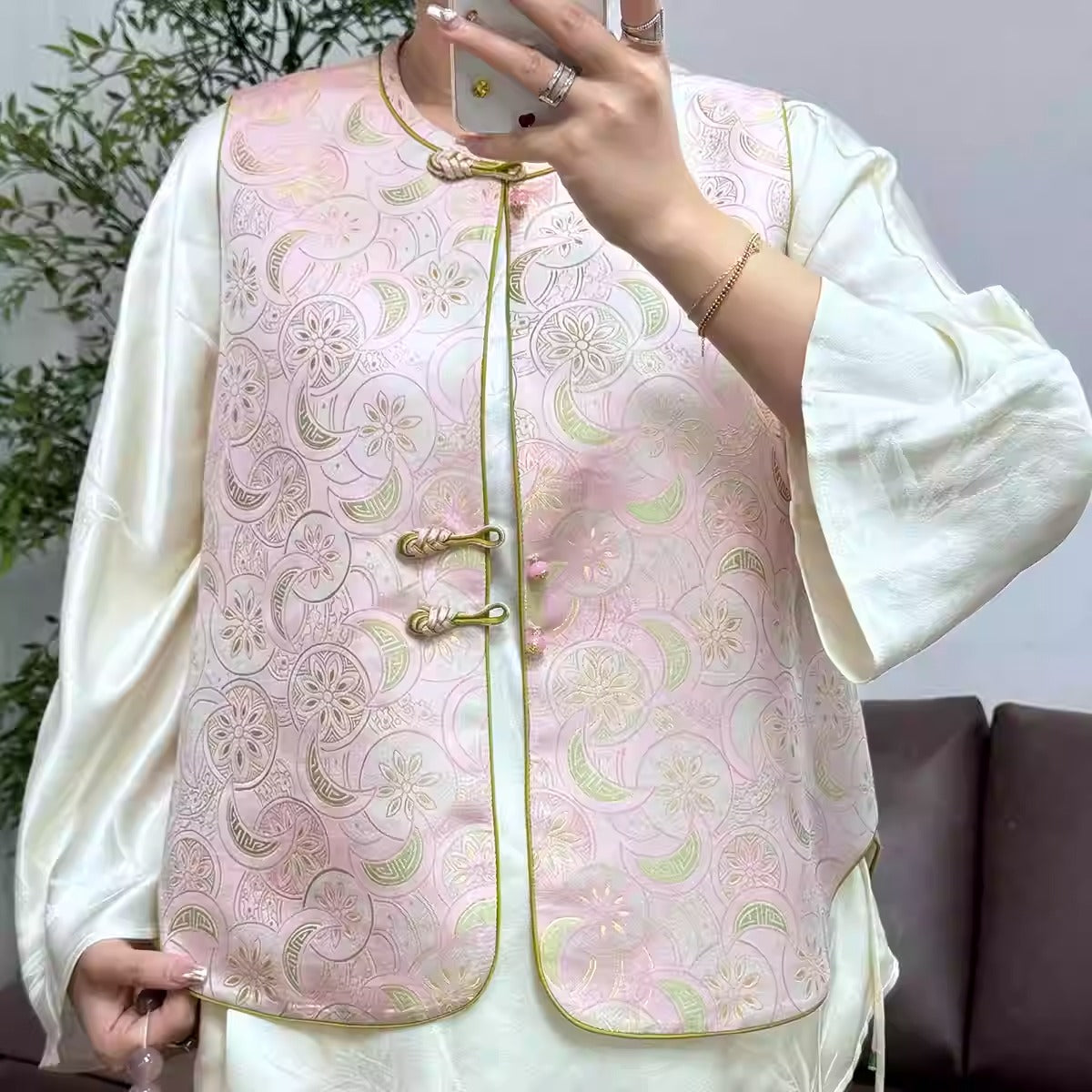 XYLDXSJ 月牙团窠粉色 - Gilt-Thread Song Brocade 织金宋锦, 38 momme 140cm wide by the yard