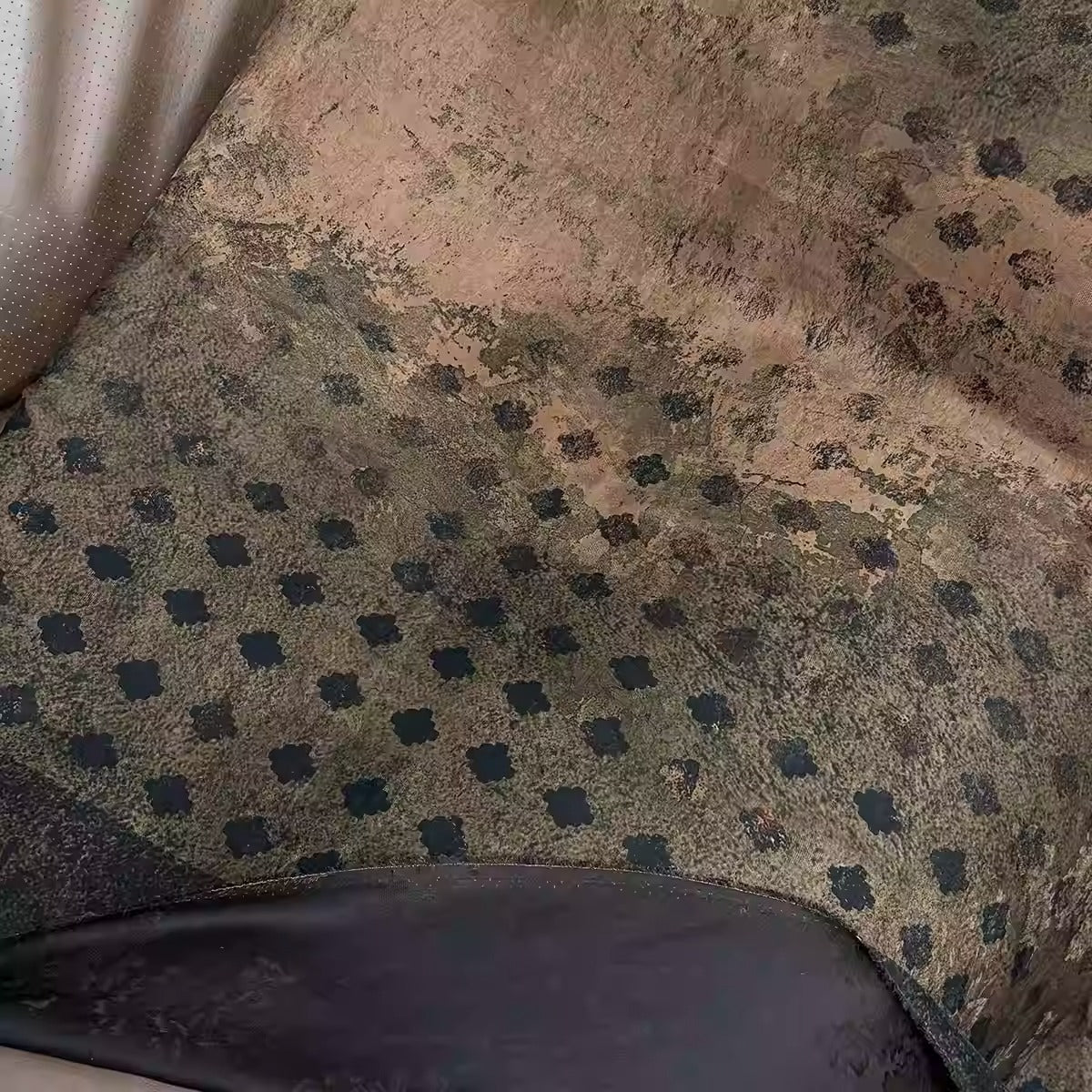 XYHYS庞贝古城 - Jacquard HUALUO Hongyunsha silk fabric, 26 momme openwork texture, 110cm by the Yard