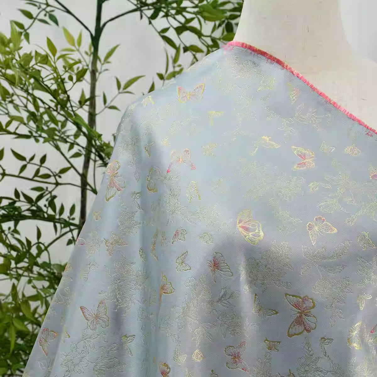 XYLDXSJ 花蝶绮梦蓝粉 - Gilt-Thread Song Brocade 织金宋锦, 38 momme 140cm wide by the yard